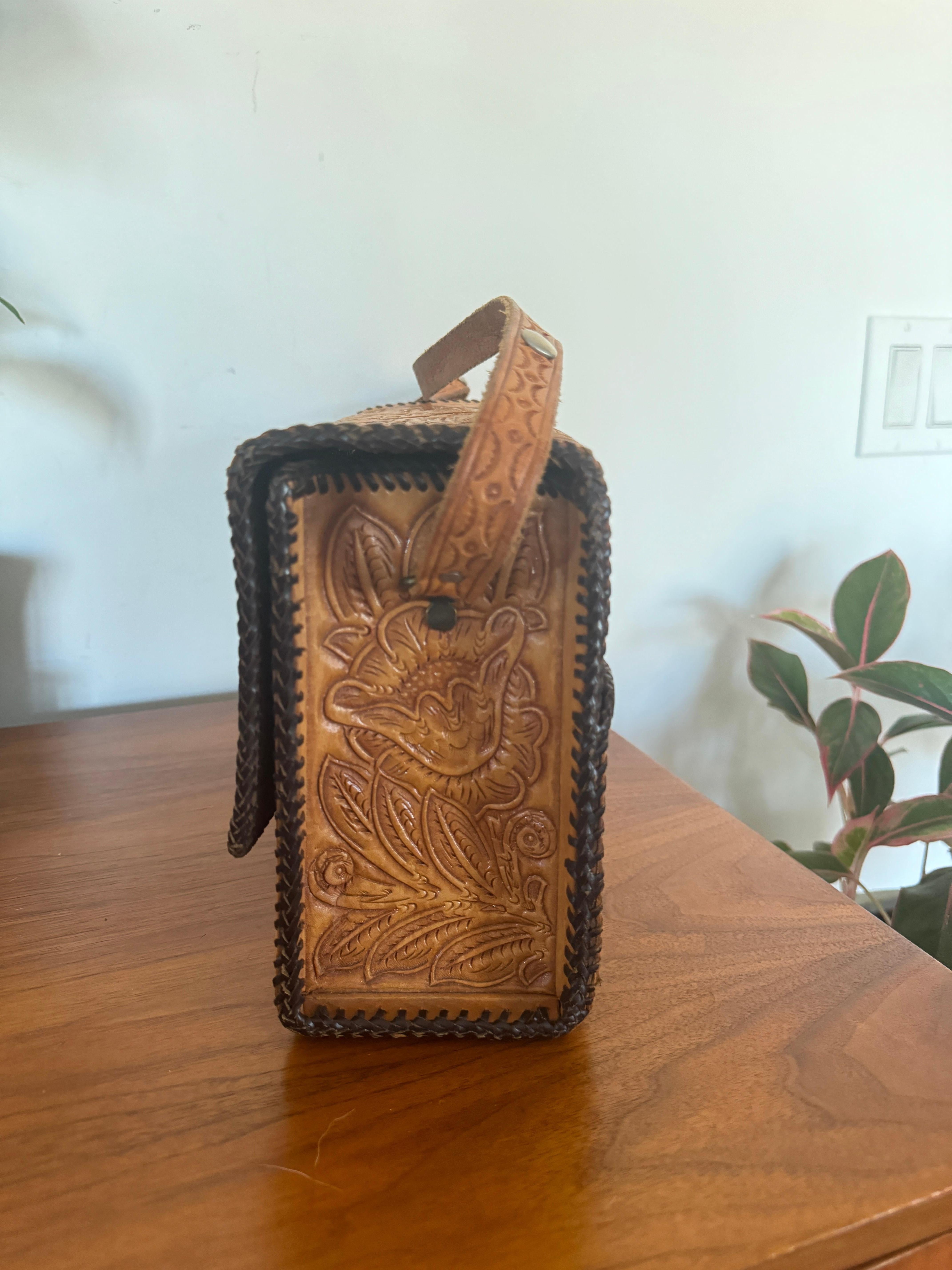 Sac à main en cuir toilé - Sac en cuir vieilli vintage Bon état - En vente à Wallkill, NY