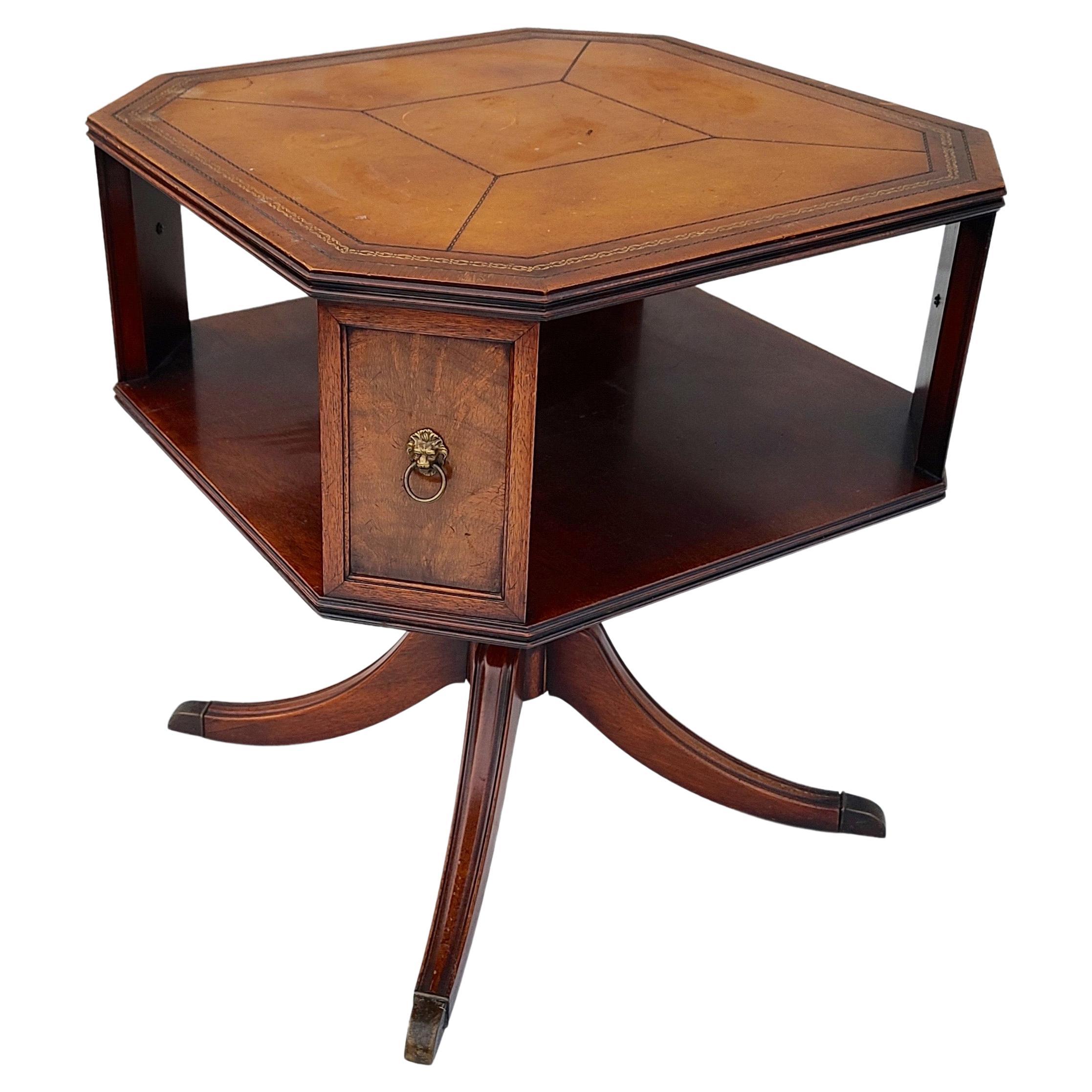Barrister's Beistelltisch mit Lederplatte von Heritage im Zustand „Gut“ im Angebot in Fraser, MI