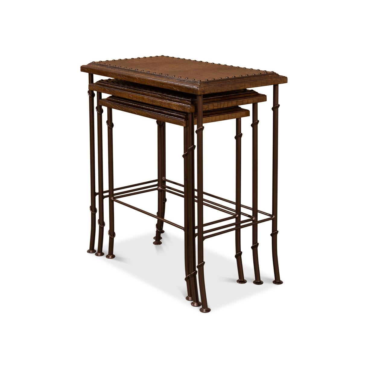 Industriel Tables gigognes en cuir en vente