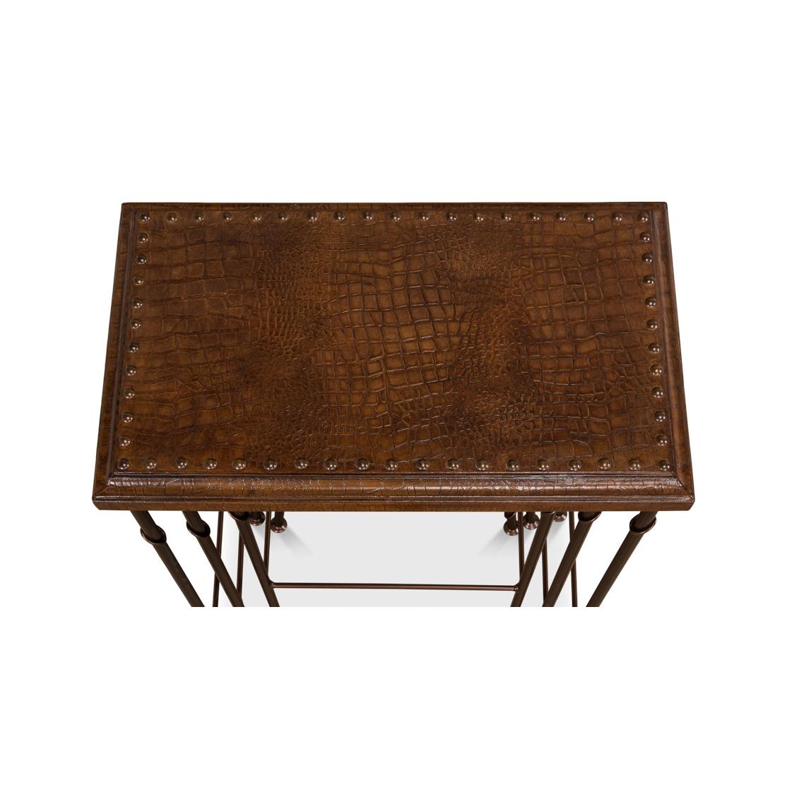Asiatique Tables gigognes en cuir en vente