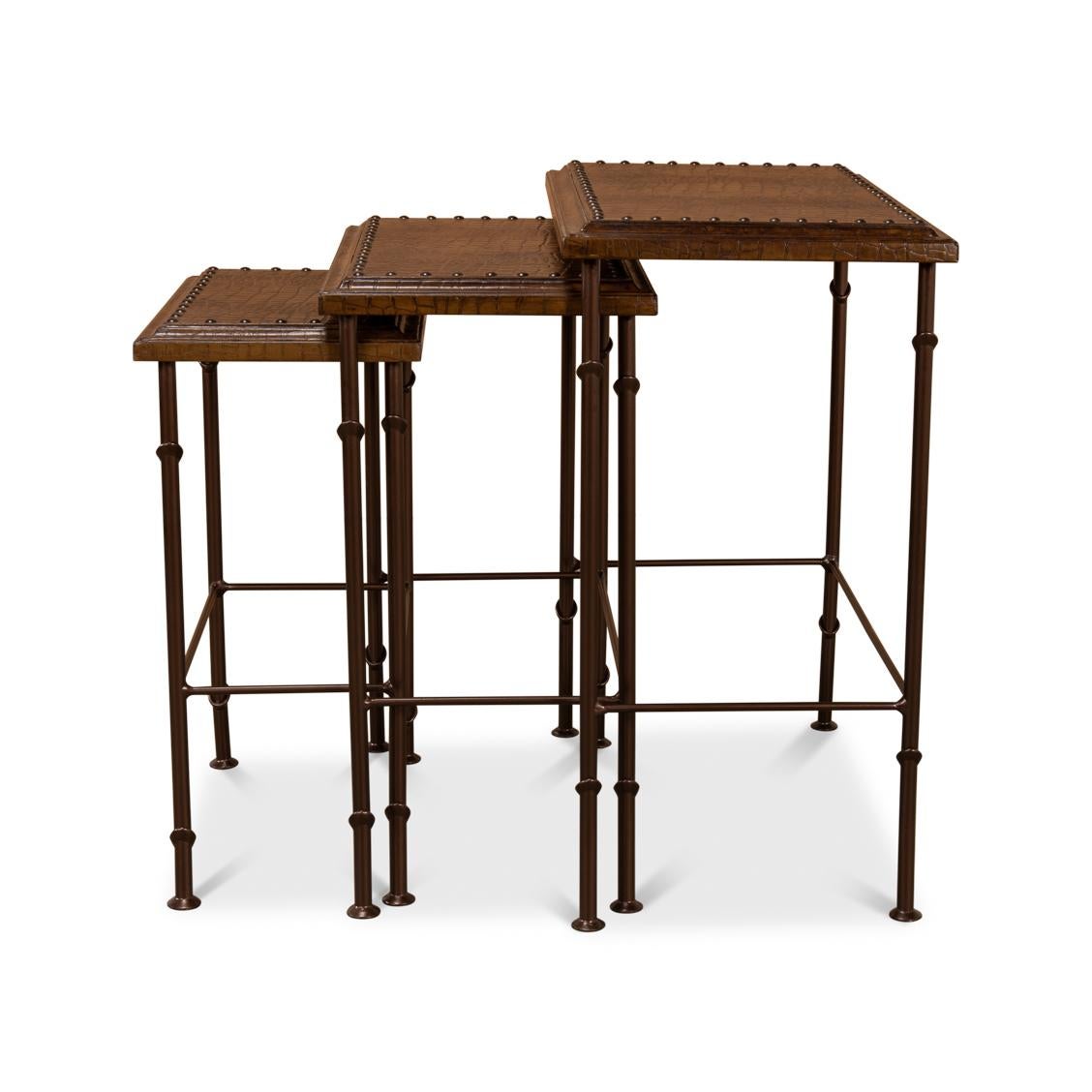 Tables gigognes en cuir en vente 1