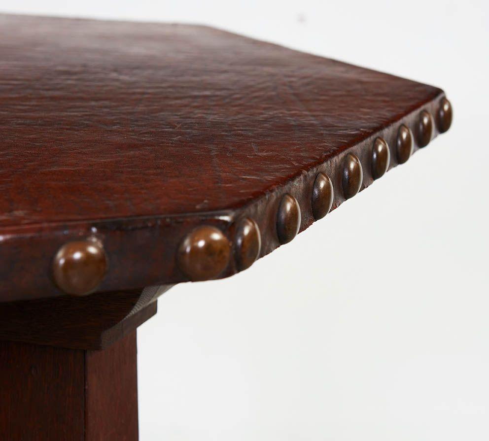 Cuir Table centrale octogonale à plateau en cuir en vente