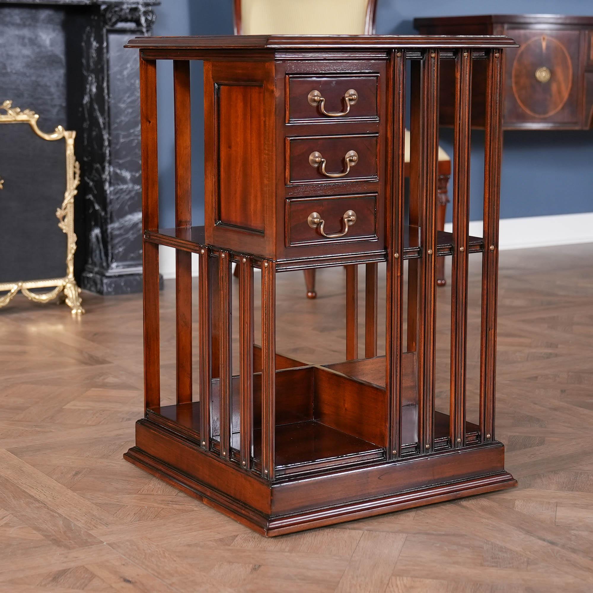 Chippendale Libreria girevole con piano in pelle in vendita