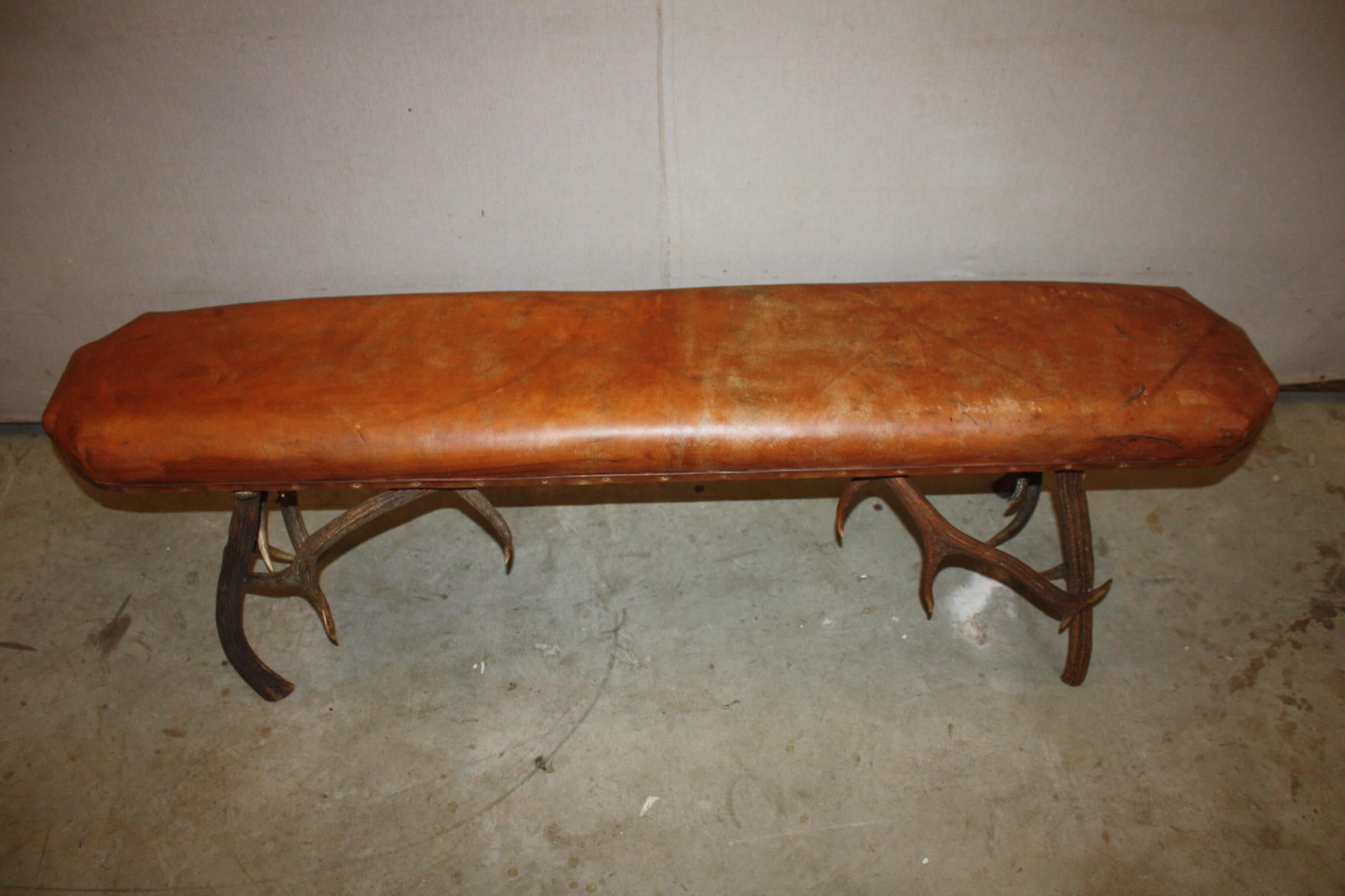 Leather Top Stag Horn Bench In Good Condition For Sale In Fairhope, AL