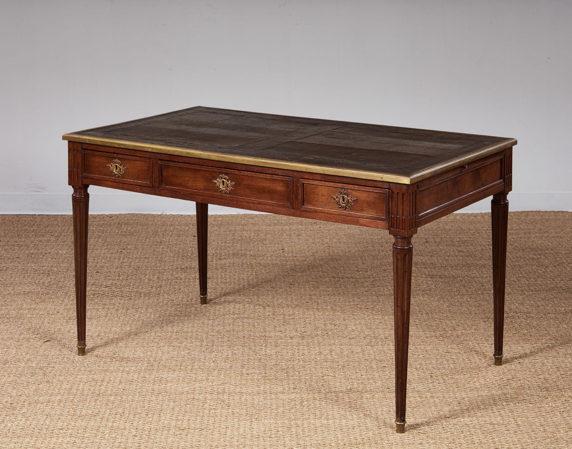 Leather Topped and Brass Trimmed Louis XVI Writing Table In Good Condition For Sale In Greenwich, CT