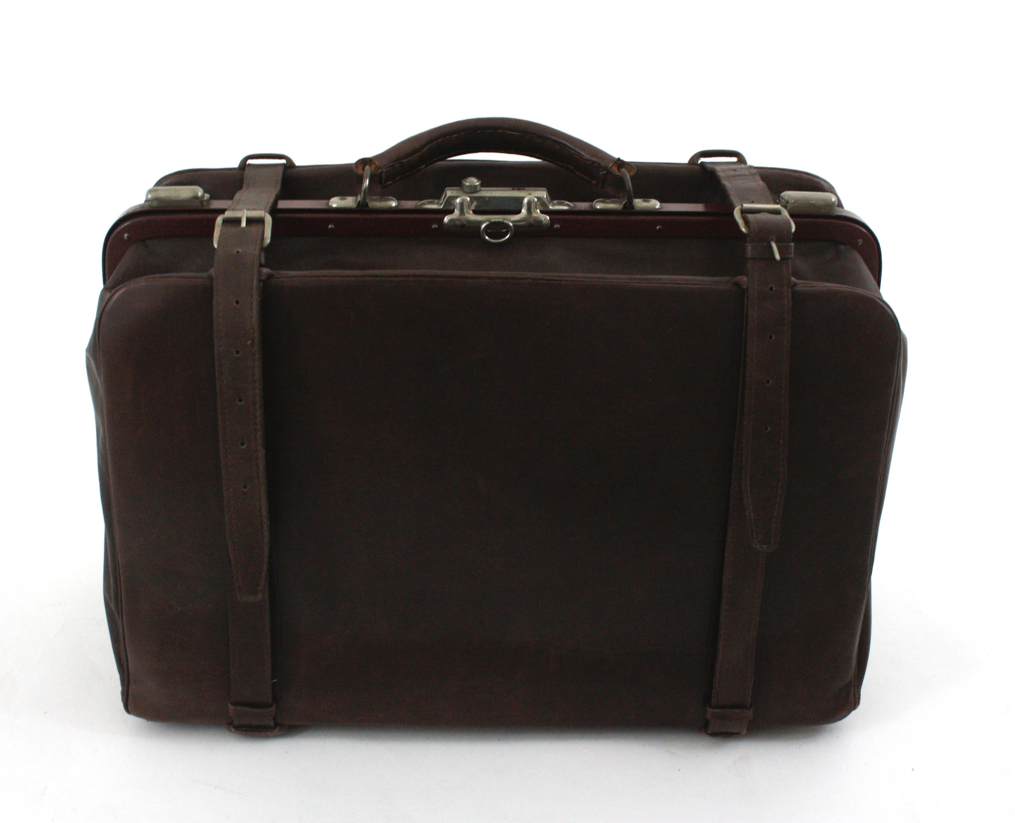 20th Century Leather Travel Bag For Sale