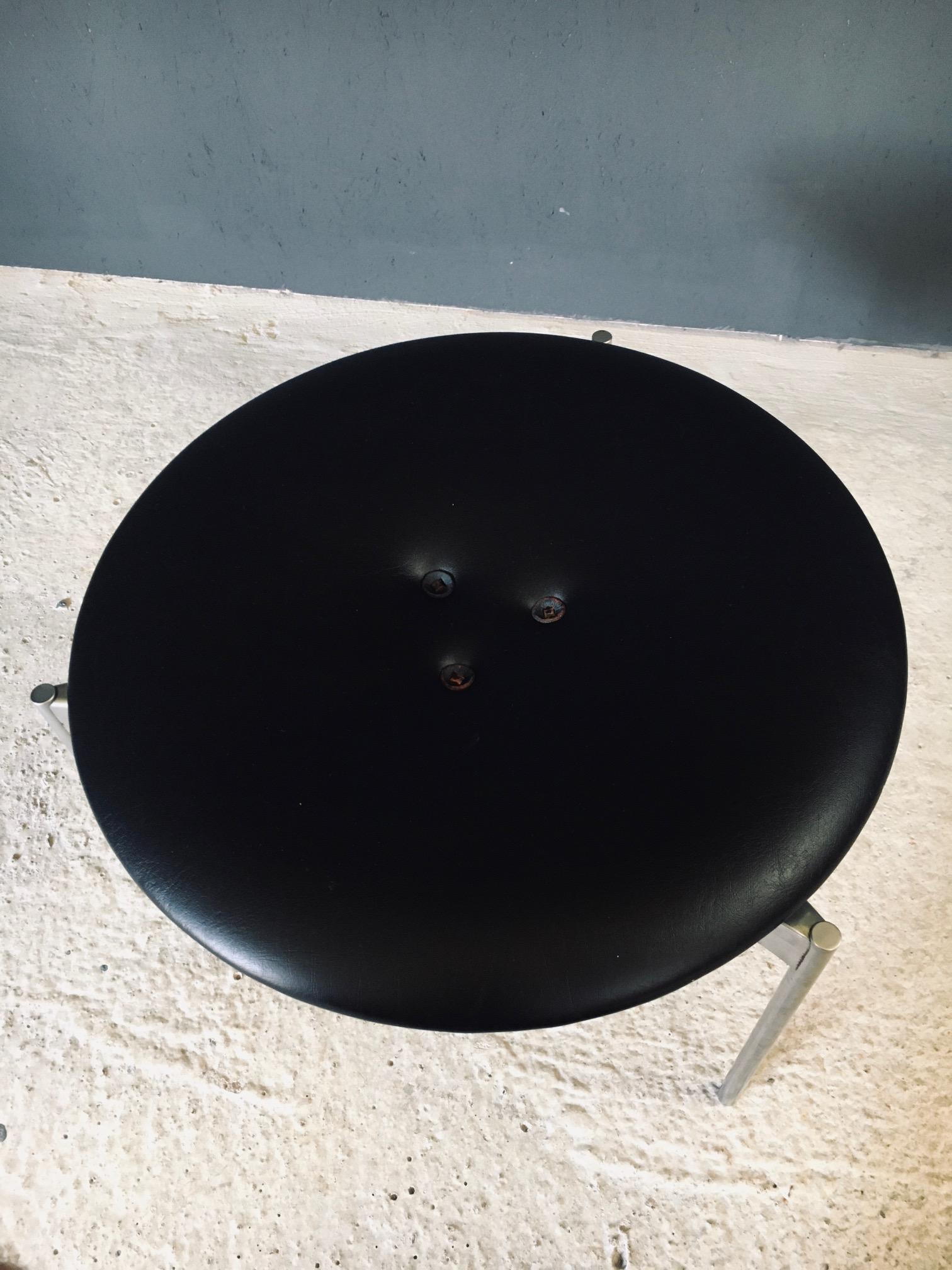 Tabouret tripode en cuir par Uno & Östen Kristiansson pour Luxus, Suède années 1960 en vente 6