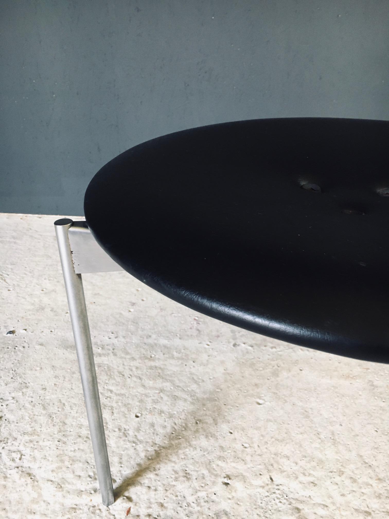 Tabouret tripode en cuir par Uno & Östen Kristiansson pour Luxus, Suède années 1960 en vente 2