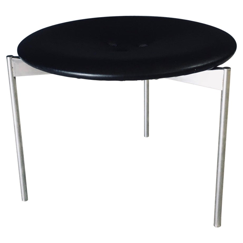Tabouret tripode en cuir par Uno 
Östen Kristiansson pour Luxus, Suède années 1960 en vente