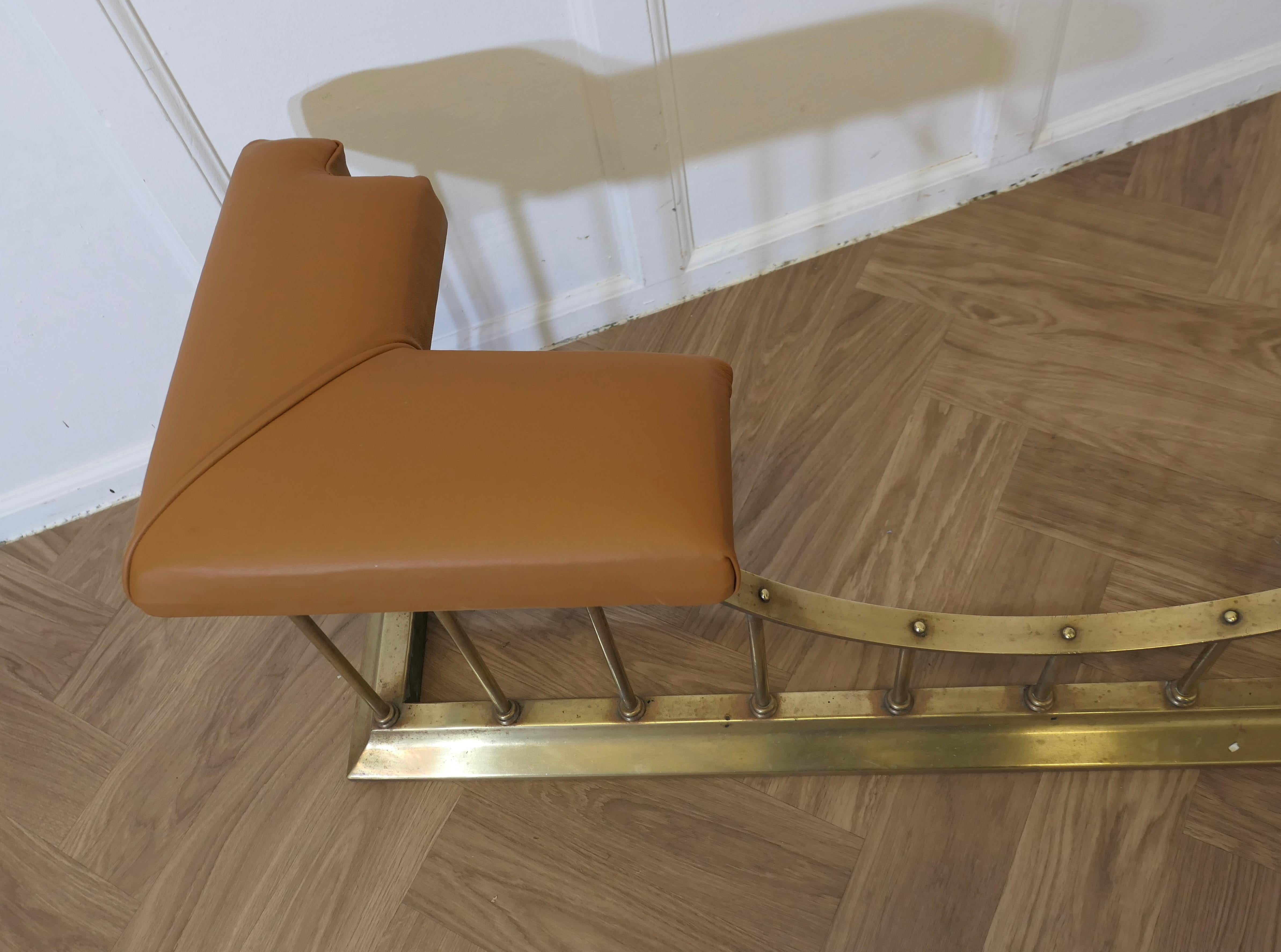 Ottone Parafango per club in ottone rivestito in pelle  Questo è un pezzo di stile in vendita