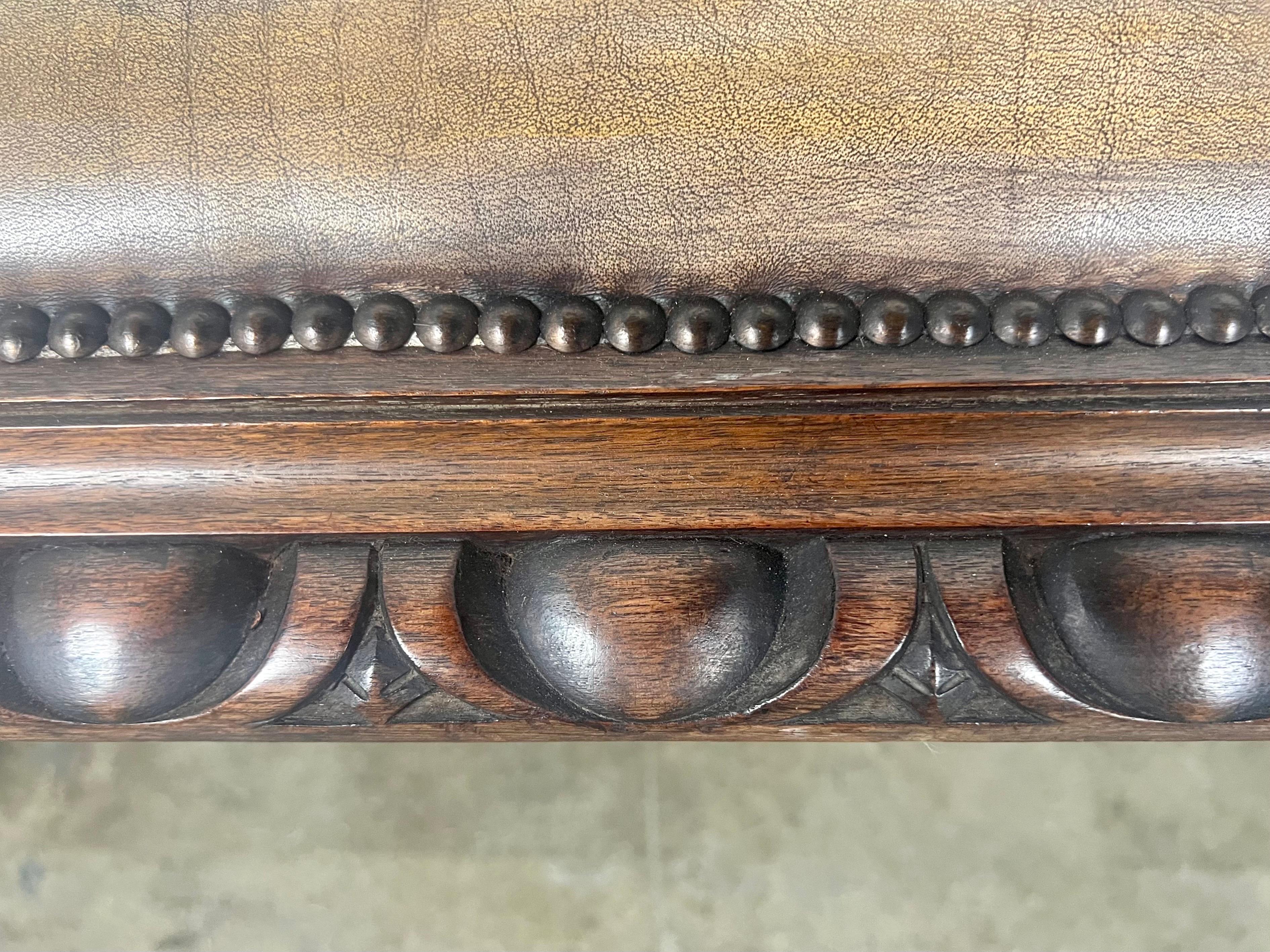 Leather Upholstered English Bench w/ Egg & Dart Detail In Good Condition For Sale In Los Angeles, CA