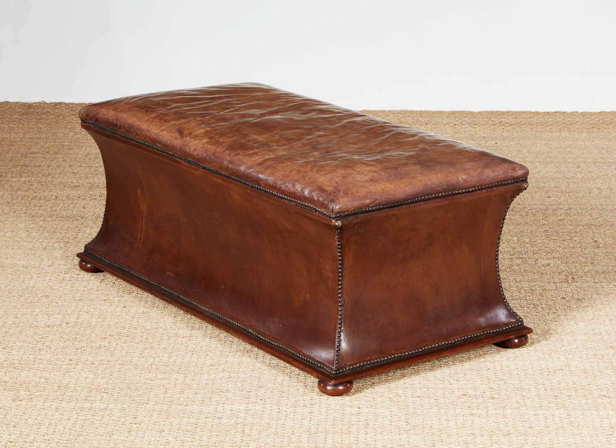Pouf en cuir avec dessus Up&Up en vente 2