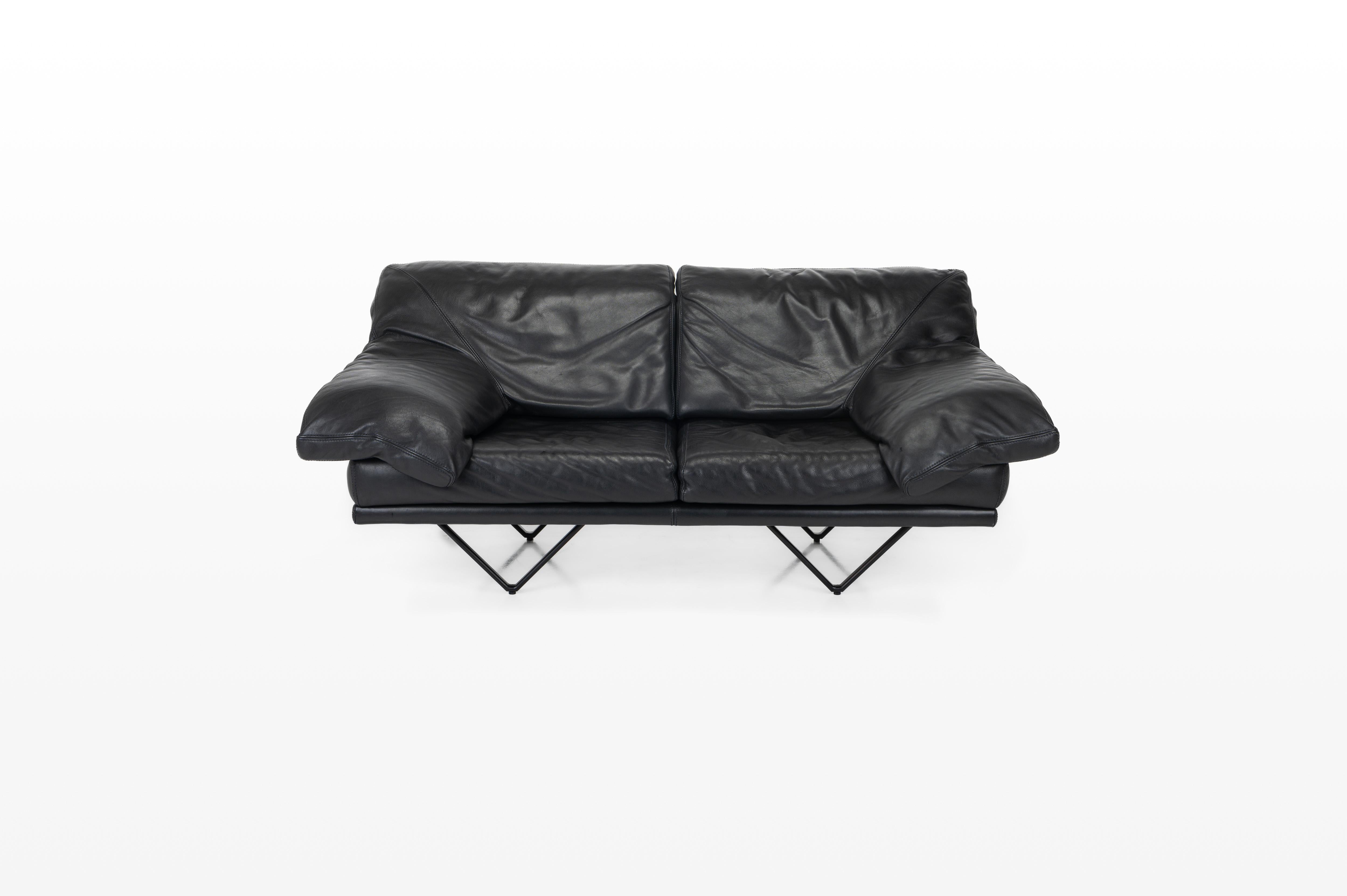 Canapé vintage en cuir 'Cornelius' produit par Durlet, Belgique années 1980. Ce canapé en cuir noir est en très bon état.

Dimensions :
L : 185 cm
D : 100 cm
H : 85 cm