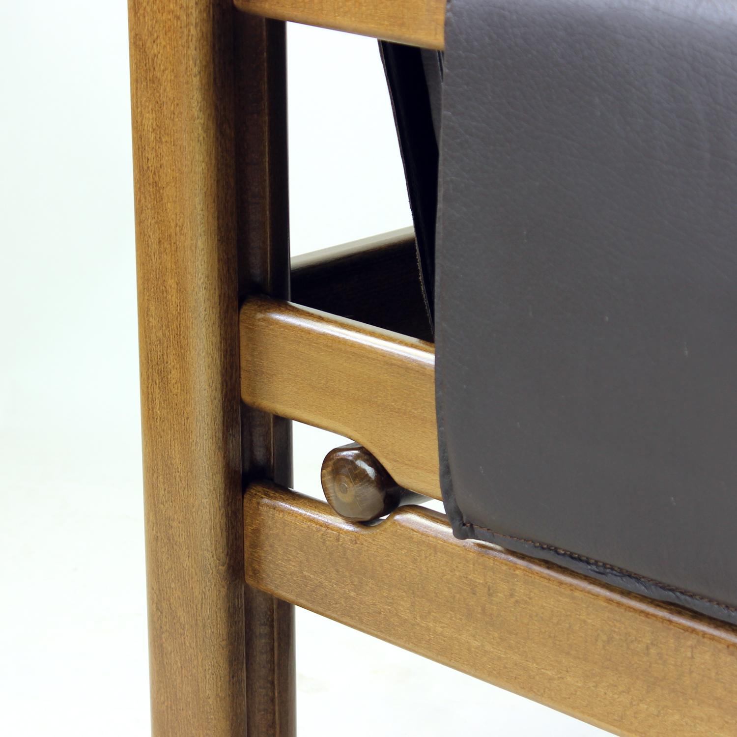 Leather & Walnut Lounge Chair By Boris Hála For Ton, 1980s im Angebot 4