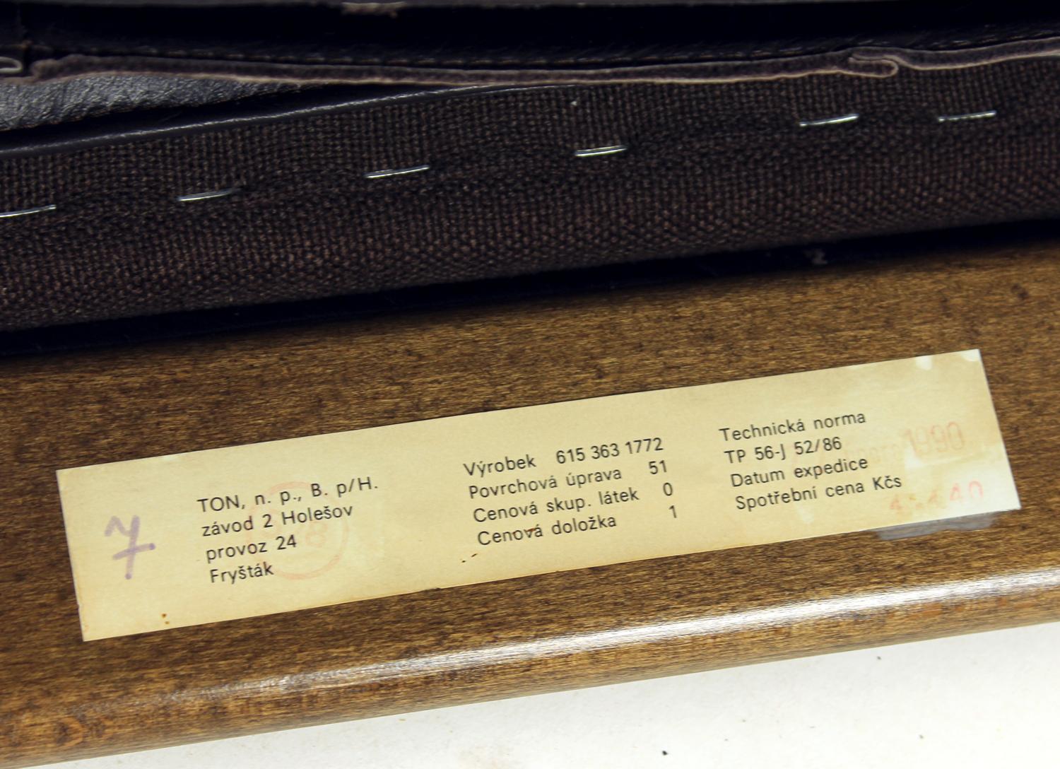 Leather & Walnut Lounge Chair By Boris Hála For Ton, 1980s im Angebot 11