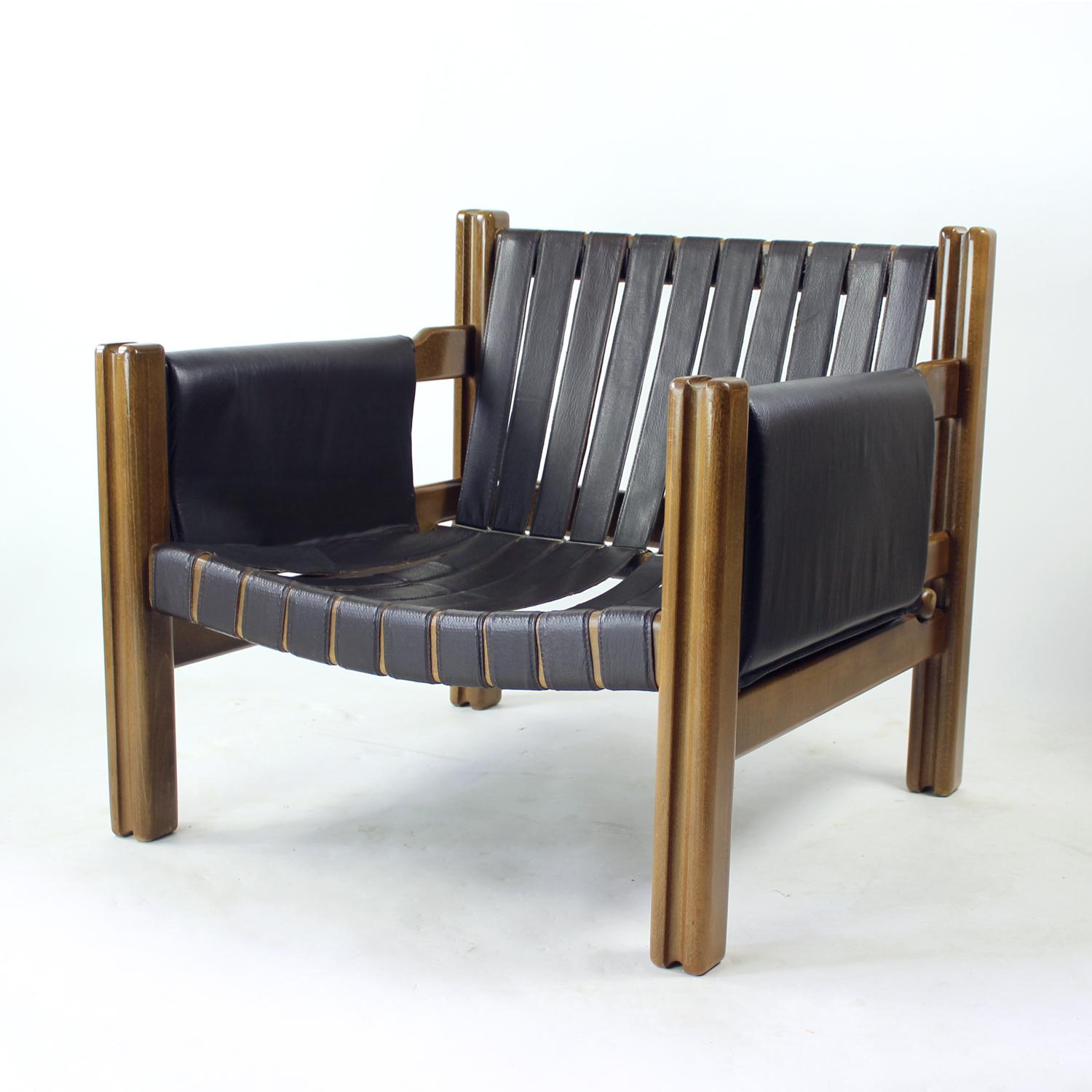 Leather & Walnut Lounge Chair By Boris Hála For Ton, 1980s (Postmoderne) im Angebot