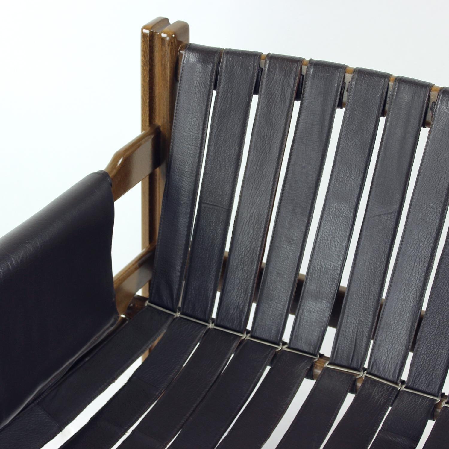 Leather & Walnut Lounge Chair By Boris Hála For Ton, 1980s (Tschechisch) im Angebot