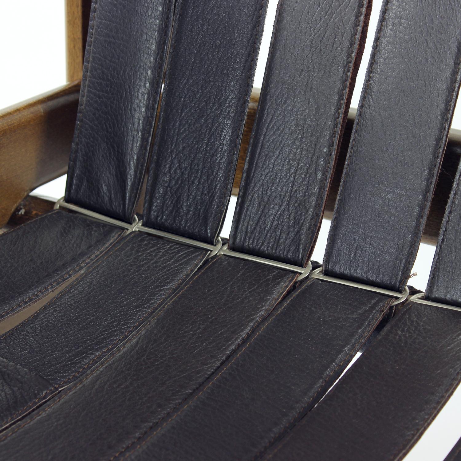 Leather & Walnut Lounge Chair By Boris Hála For Ton, 1980s im Zustand „Hervorragend“ im Angebot in Zohor, SK