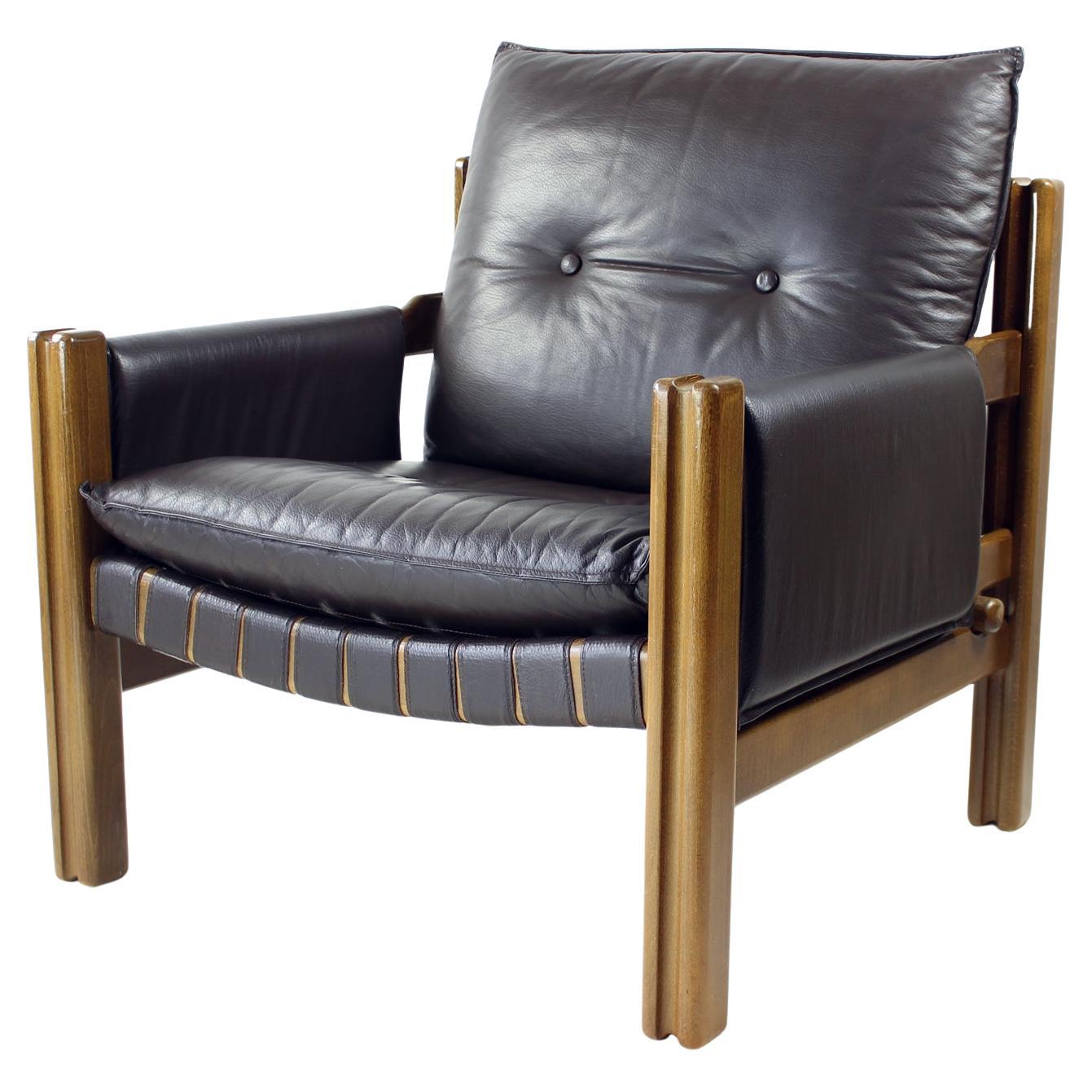 Leather 
Walnut Lounge Chair By Boris Hála For Ton, 1980s im Angebot