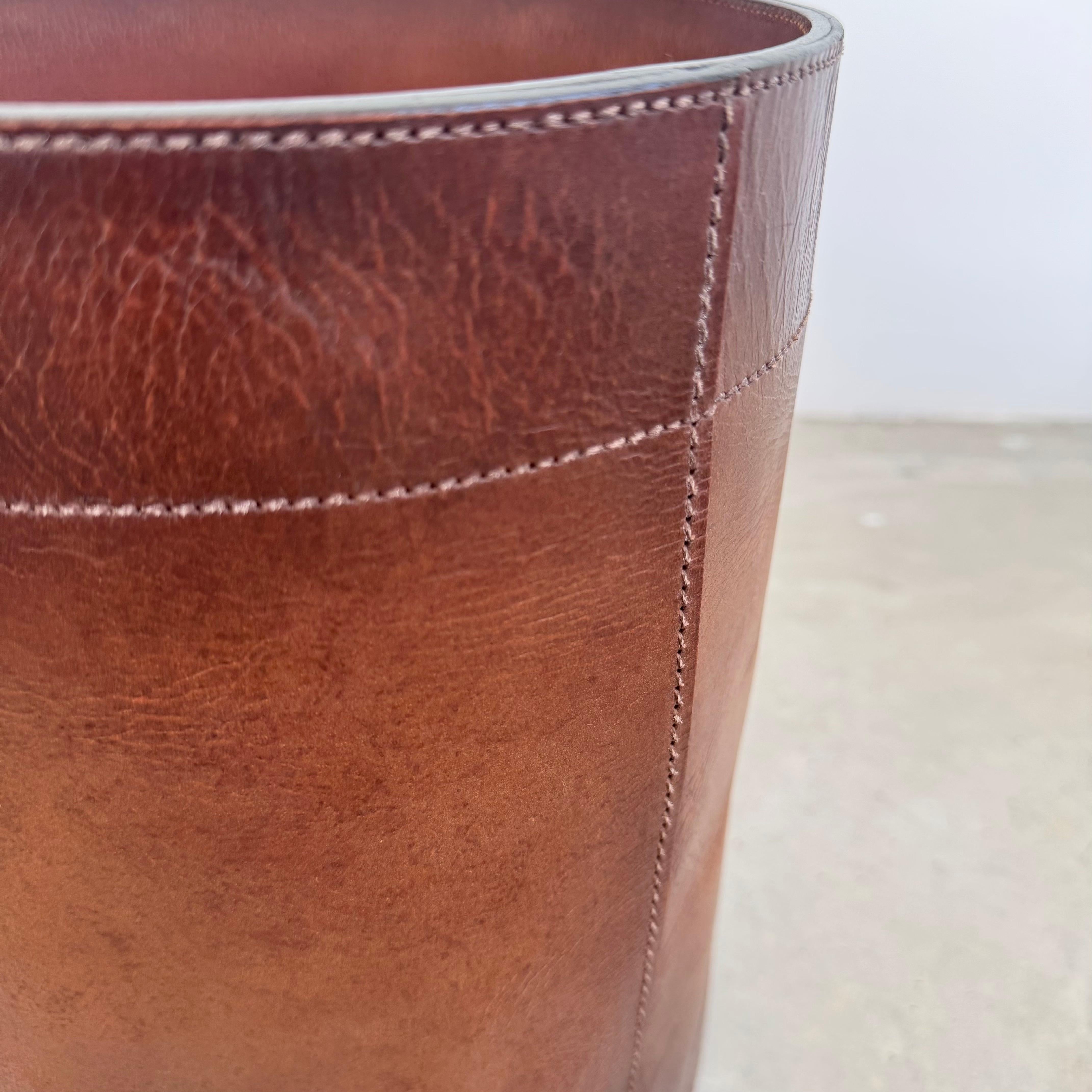 Waste-Korb aus Leder von Merit Los Angeles im Angebot 4