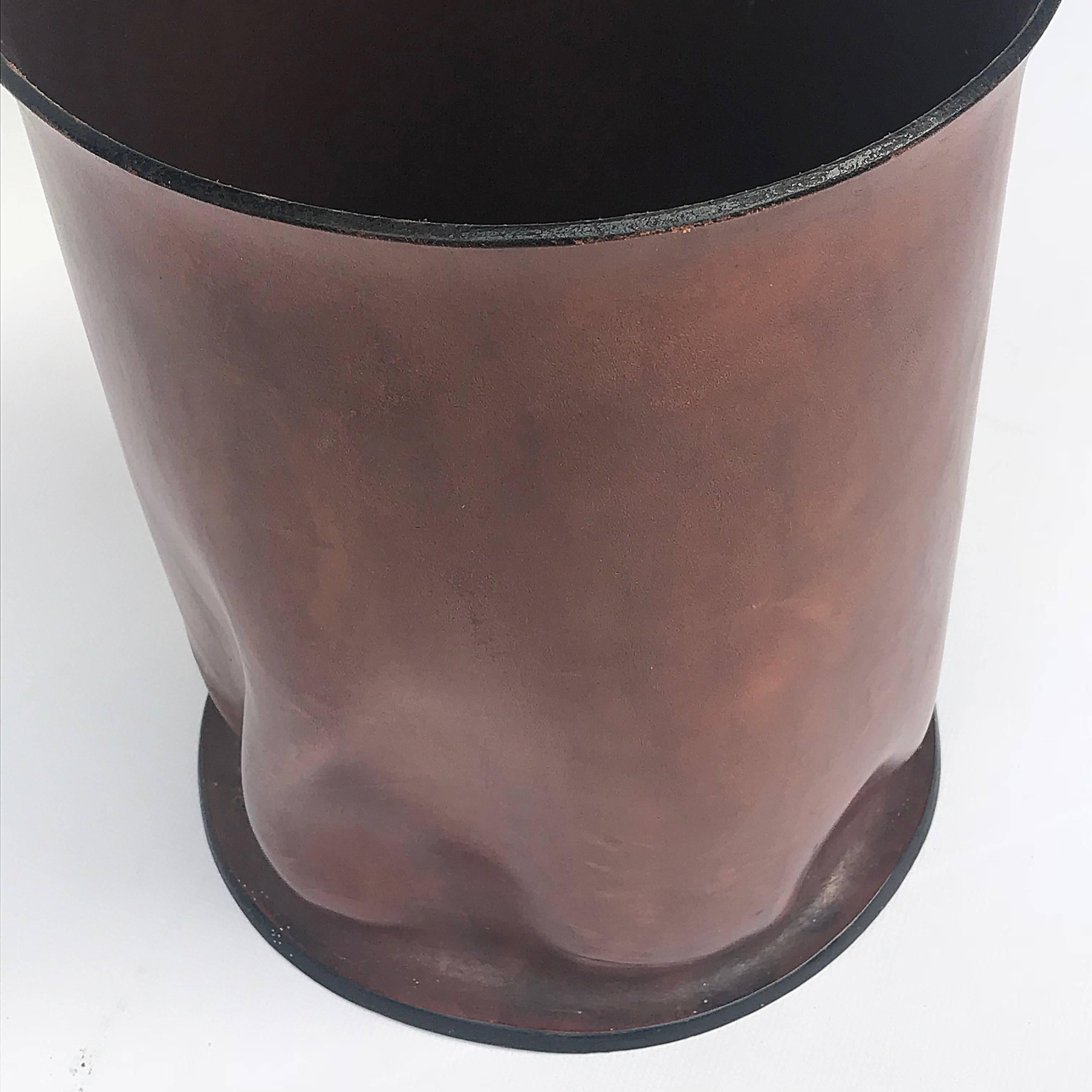 Leather Waste Basket for Paper, Signed Natural Leather Made in Italy, Vintage In Good Condition In Roma, IT