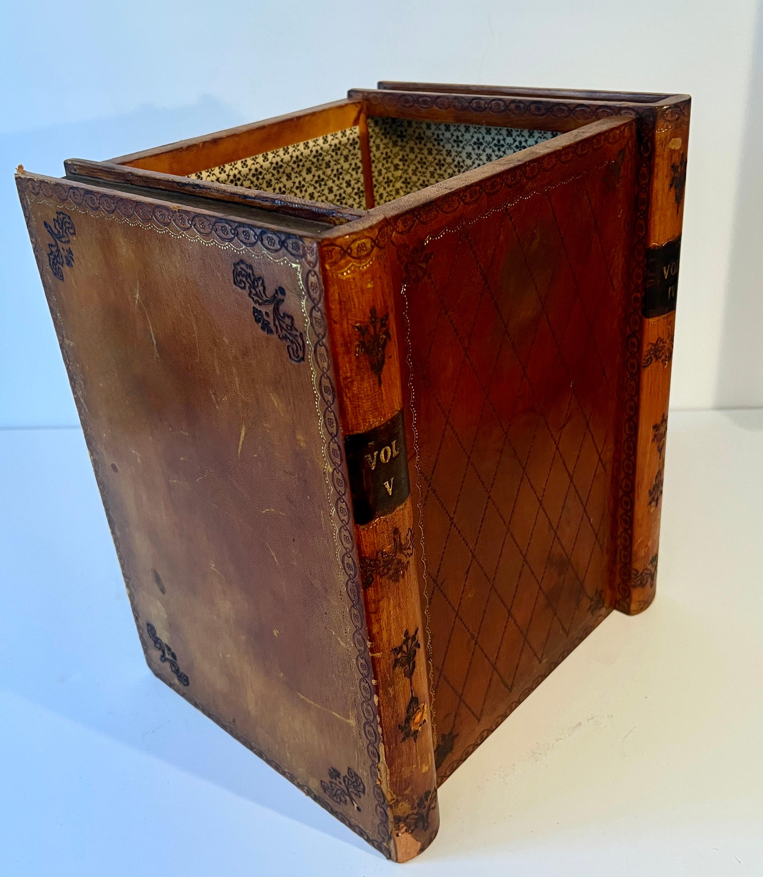 Leather Waste Bin Basket Depicting Books with Inner Lined Decorative Paper In Good Condition For Sale In Los Angeles, CA