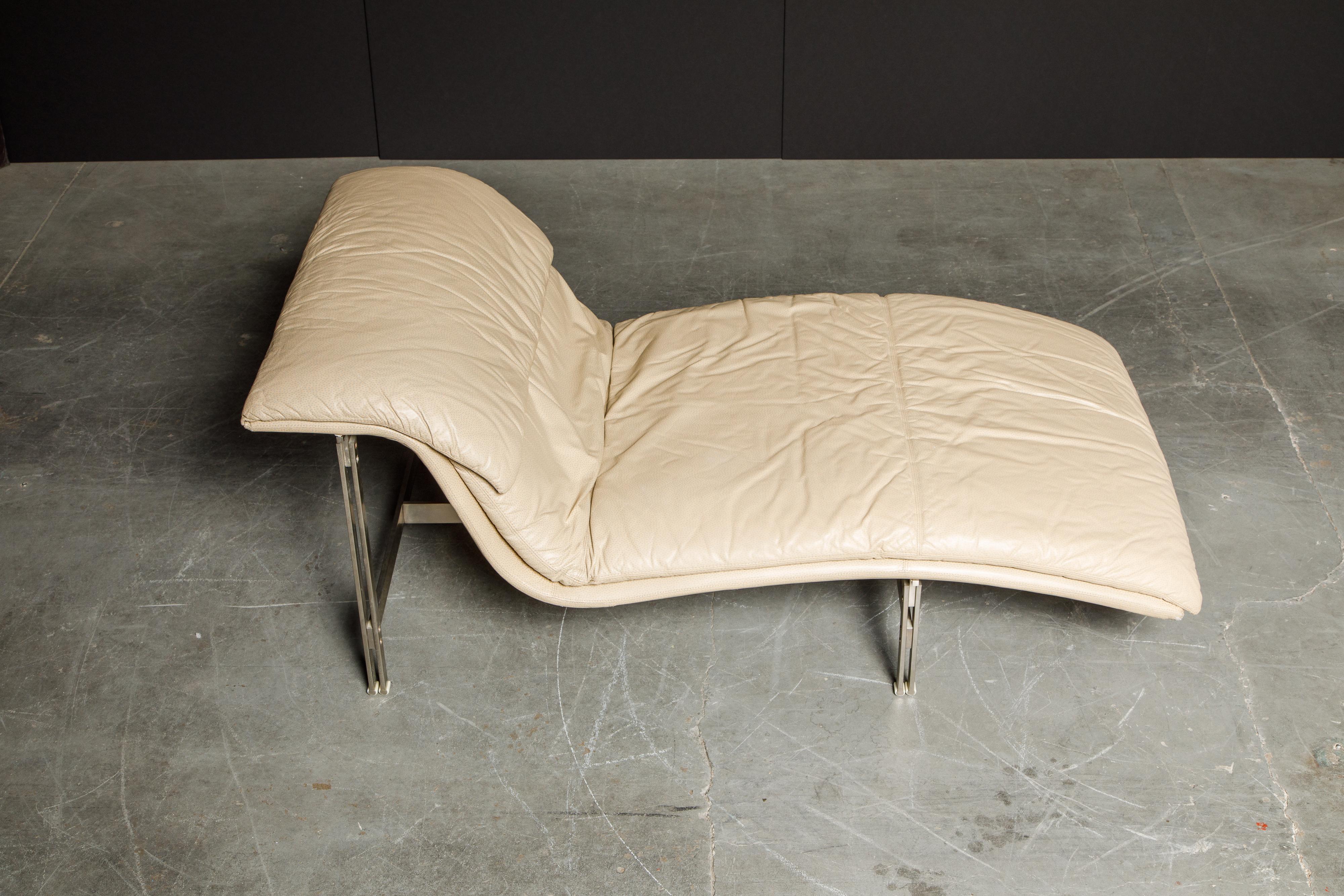 Modern Leather 'Wave' Chaise by Giovanni Offredi for Saporiti Italia, c. 1978, Signed
