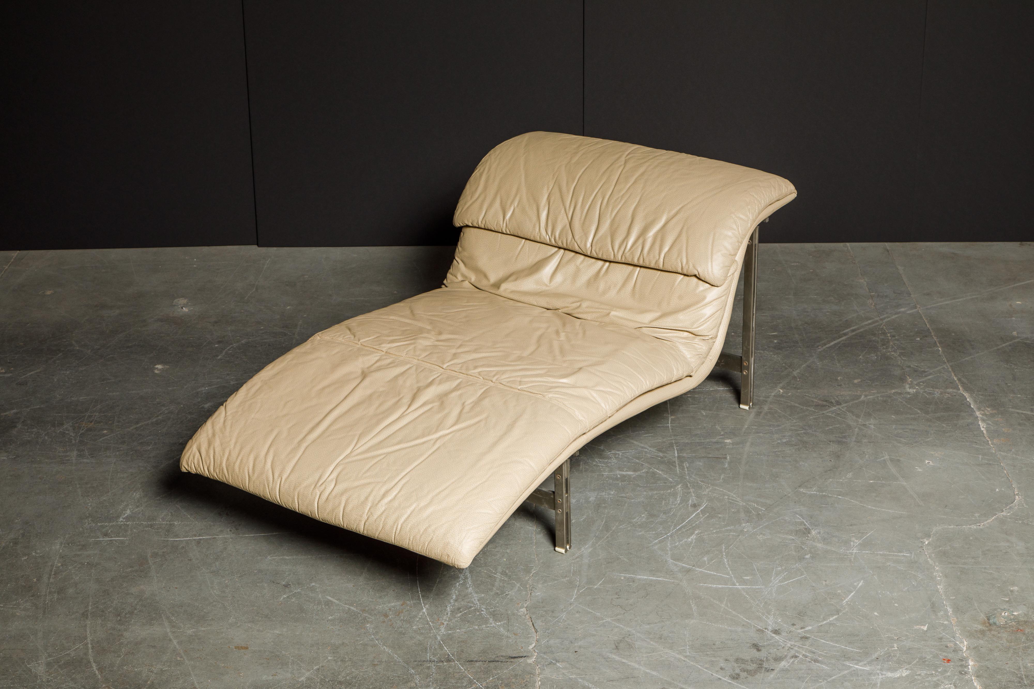 Steel Leather 'Wave' Chaise by Giovanni Offredi for Saporiti Italia, c. 1978, Signed