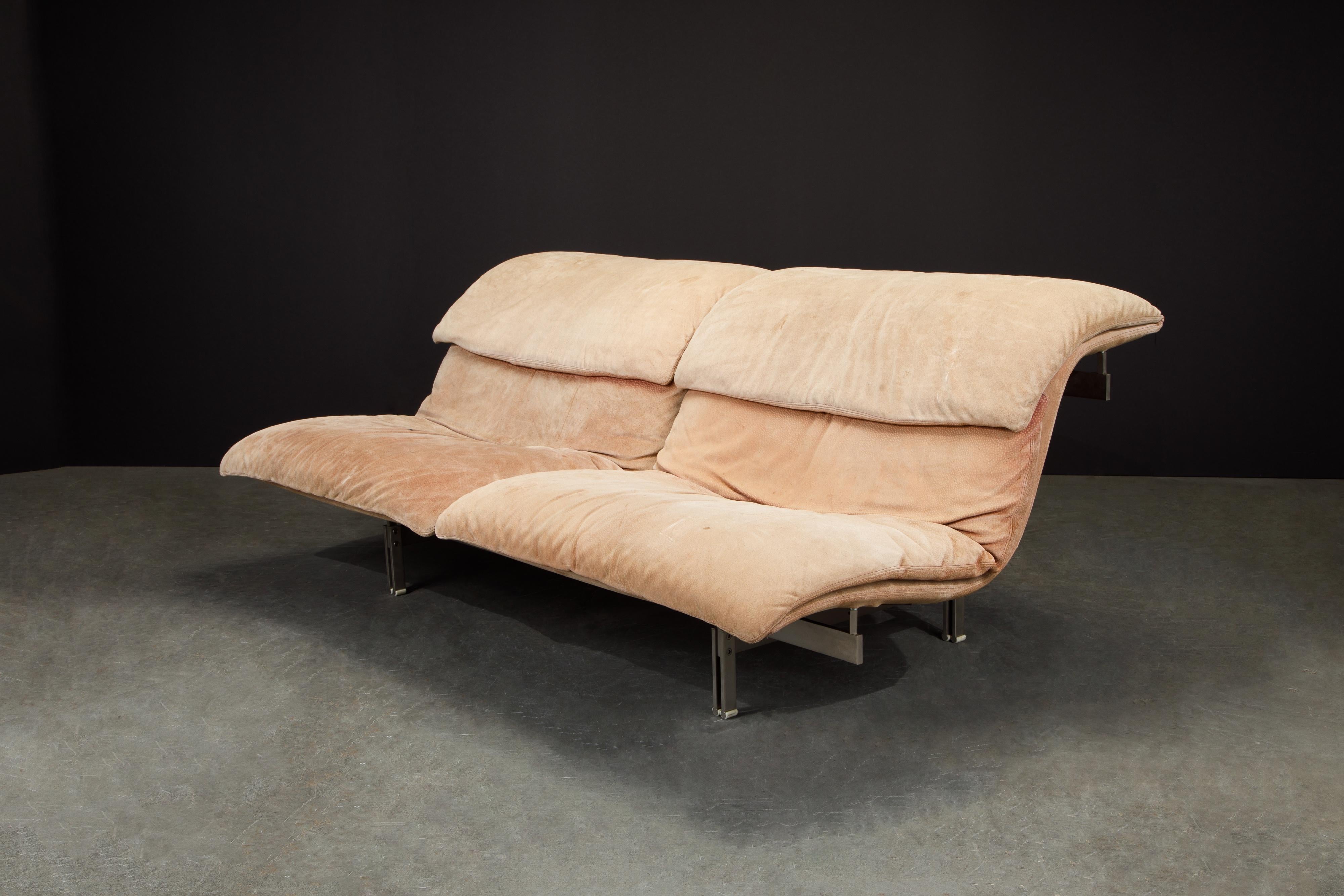 'Wave' Suede Loveseat by Giovanni Offredi for Saporiti Italia, c. 1978, Signed 2