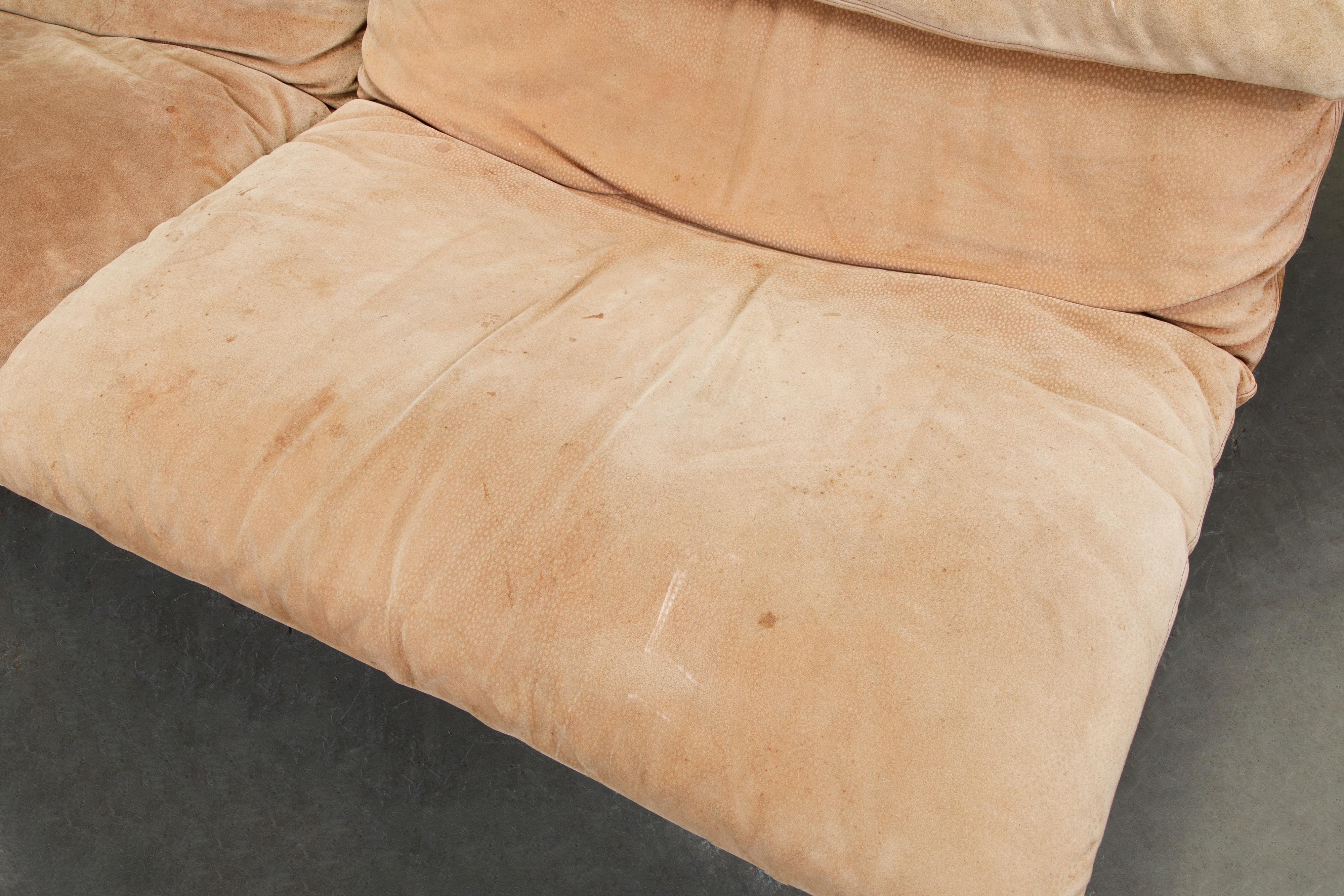 'Wave' Suede Loveseat by Giovanni Offredi for Saporiti Italia, c. 1978, Signed 3