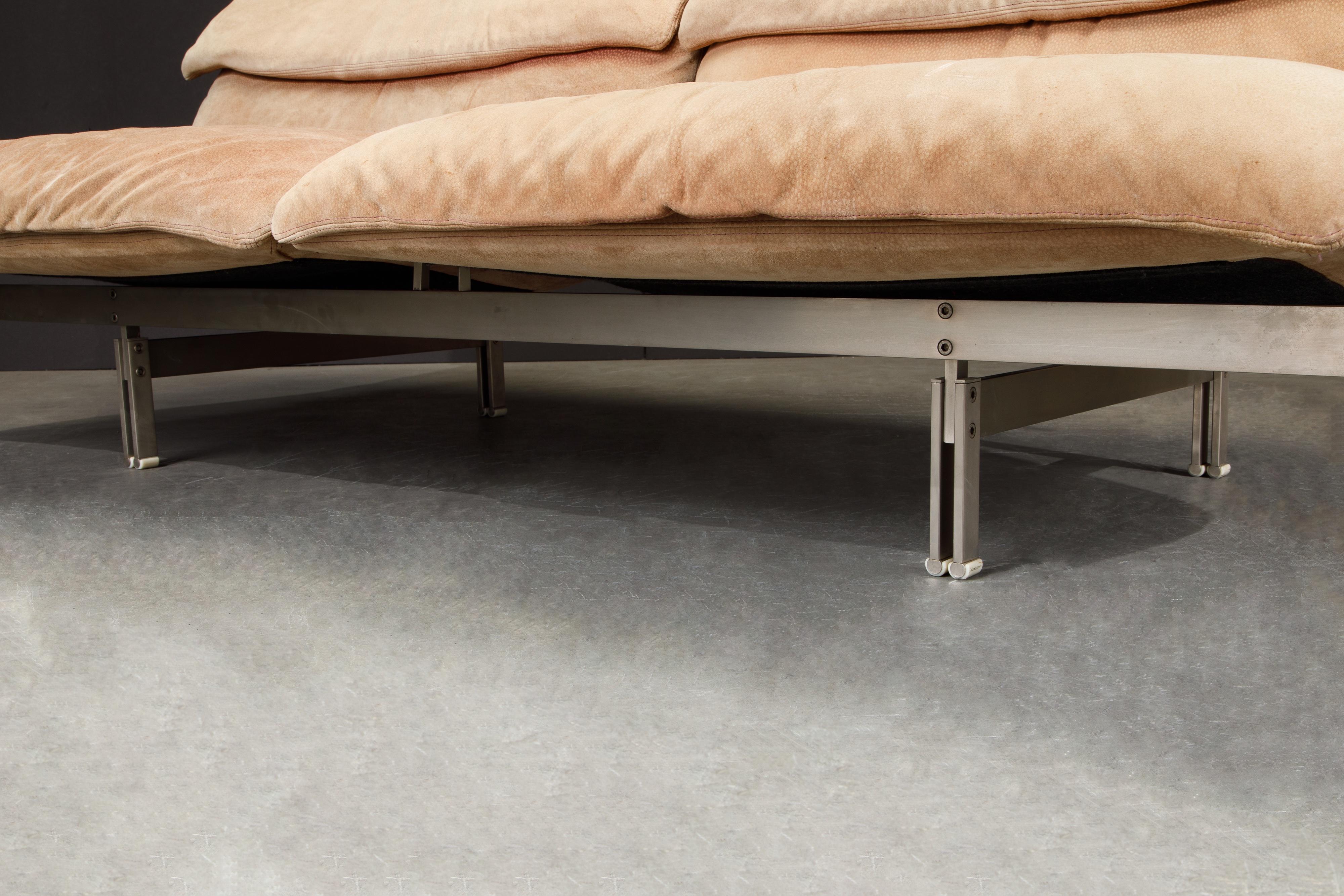 'Wave' Suede Loveseat by Giovanni Offredi for Saporiti Italia, c. 1978, Signed 4