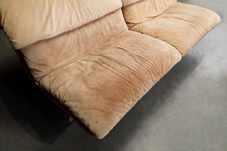 'Wave' Suede Loveseat by Giovanni Offredi for Saporiti Italia, c. 1978, Signed For Sale 9