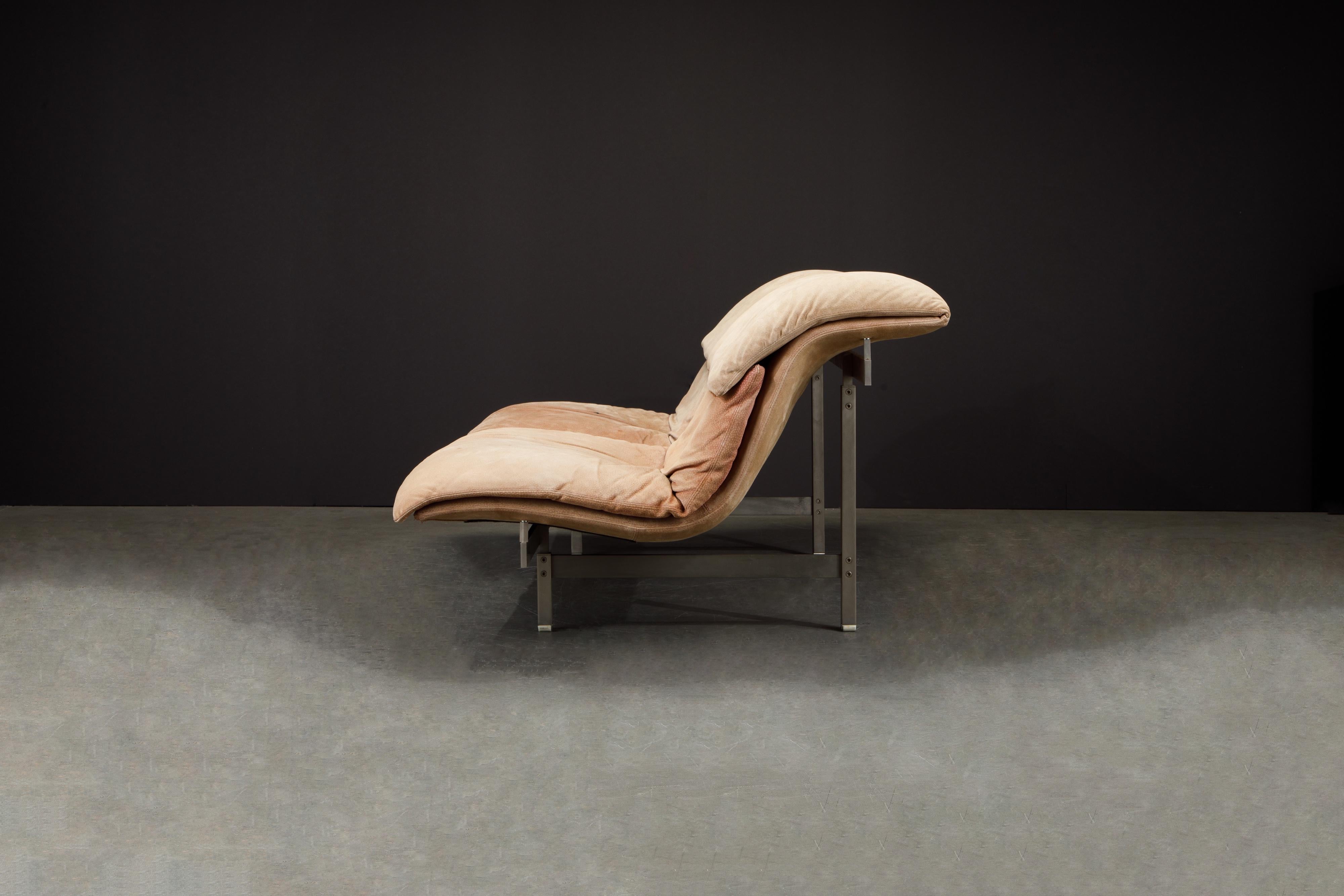 'Wave' Suede Loveseat by Giovanni Offredi for Saporiti Italia, c. 1978, Signed 1