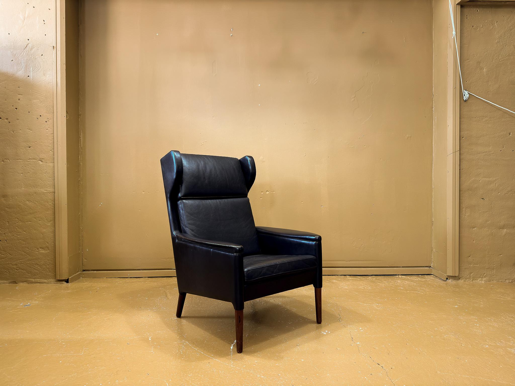 Danois Chaise et tabouret à dossier en cuir en vente