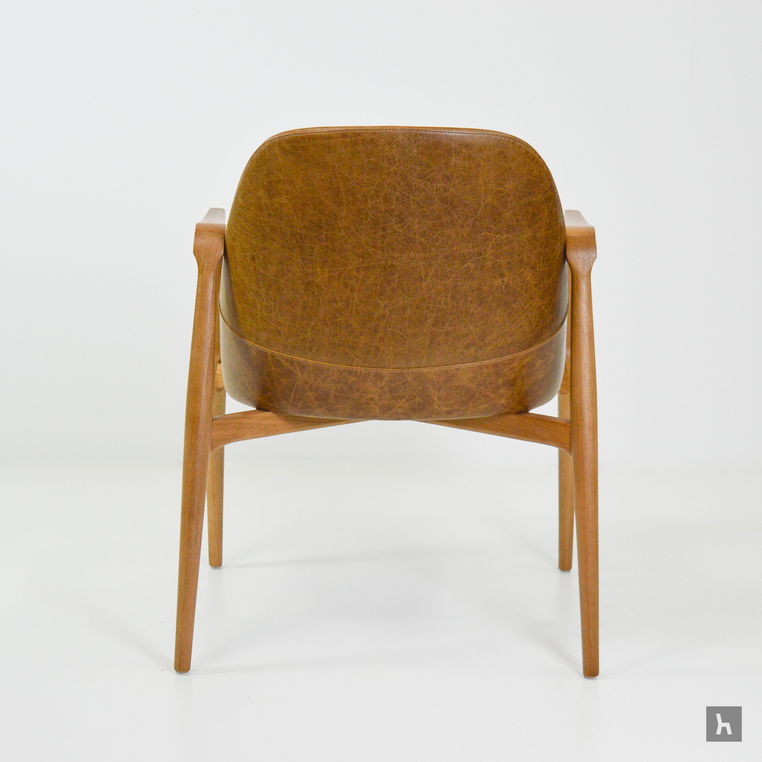 Leather, Wood Legs, Dandara Dining Chair with Armrest In New Condition For Sale In Miami, FL