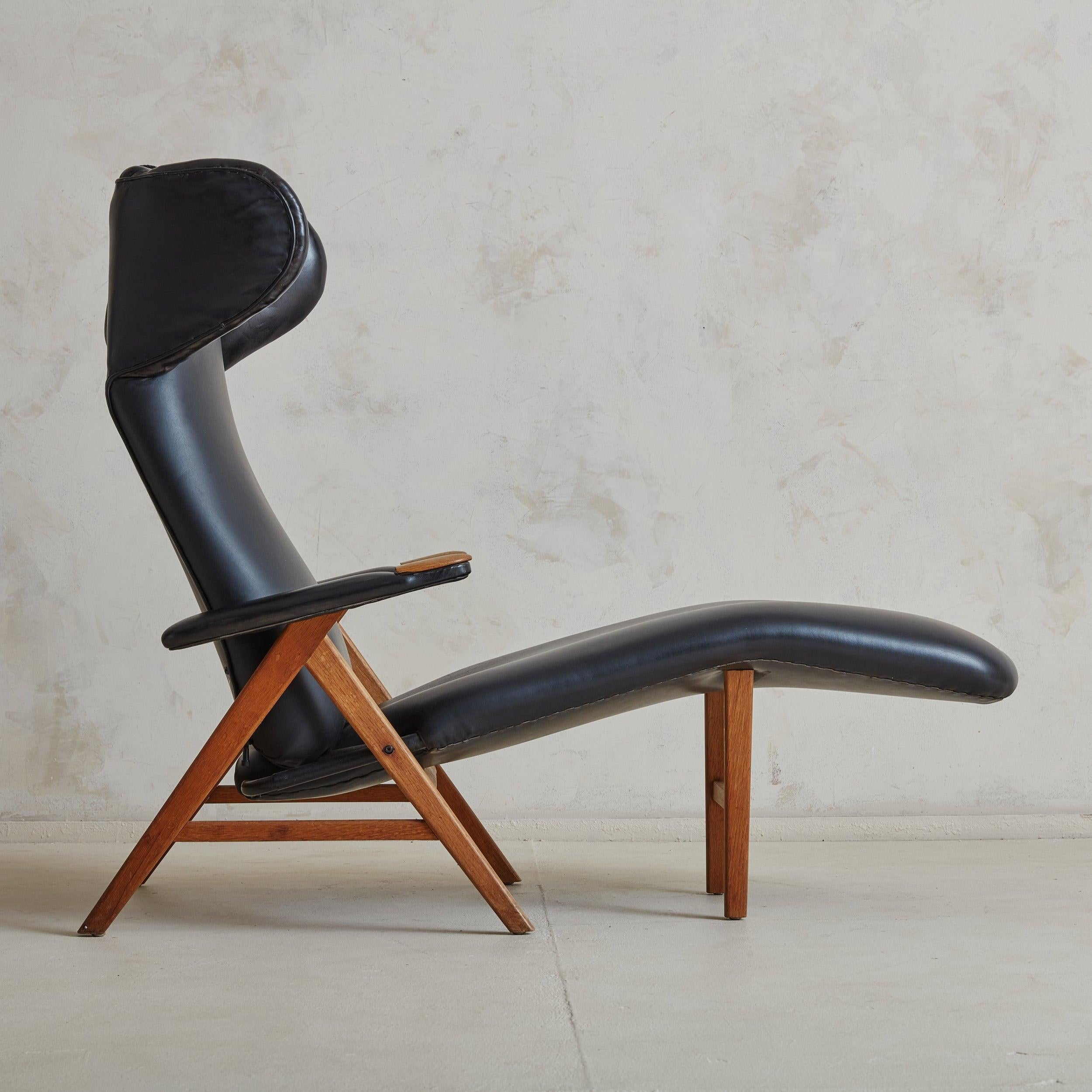 Leather + Wood Reclining Chaise Lounge Chair by Henry W. Klein for Bramin Møbler For Sale 1