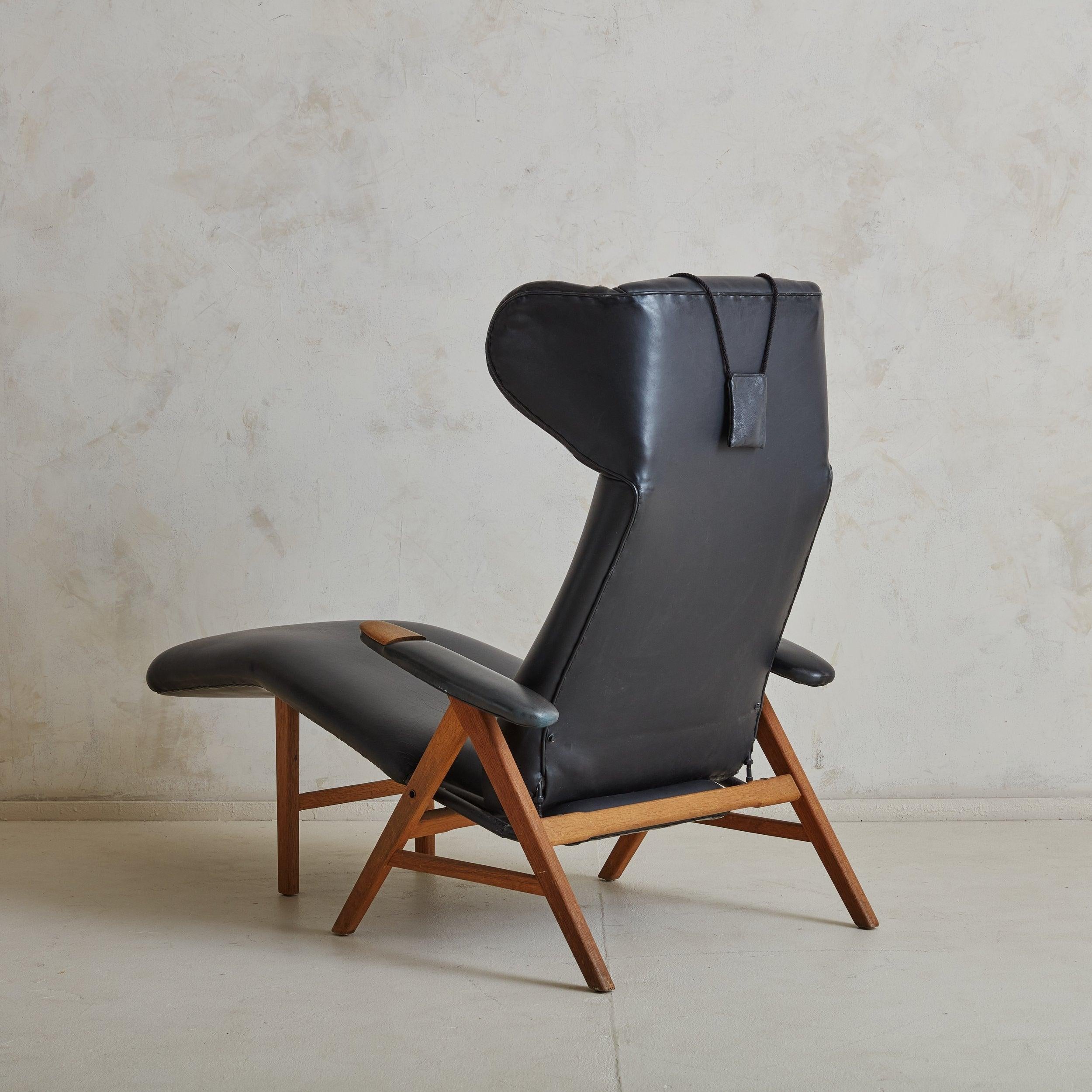 Leather + Wood Reclining Chaise Lounge Chair by Henry W. Klein for Bramin Møbler For Sale 2