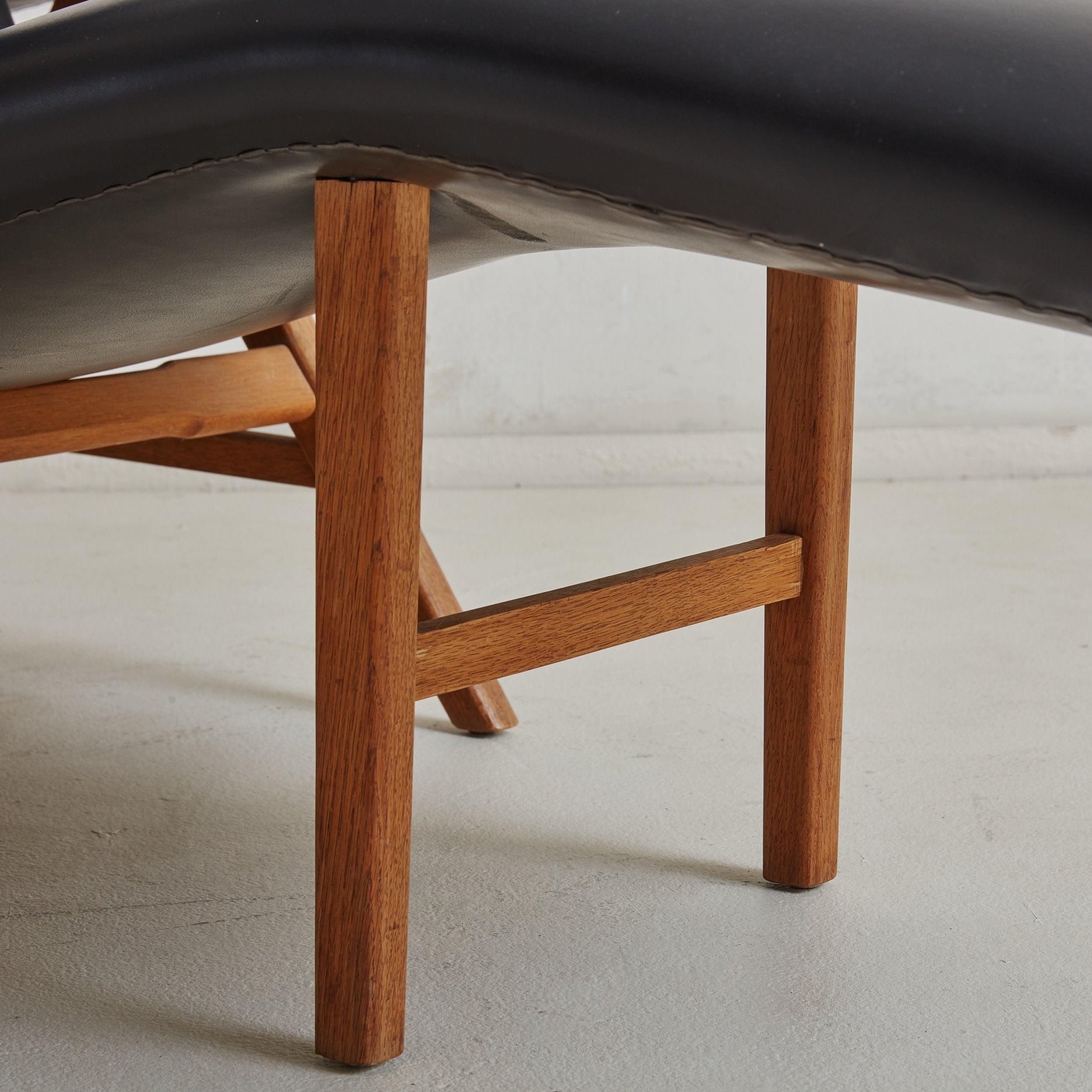 Chaise longue inclinable en cuir et bois par Henry W. Klein pour Bramin Møbler en vente 2