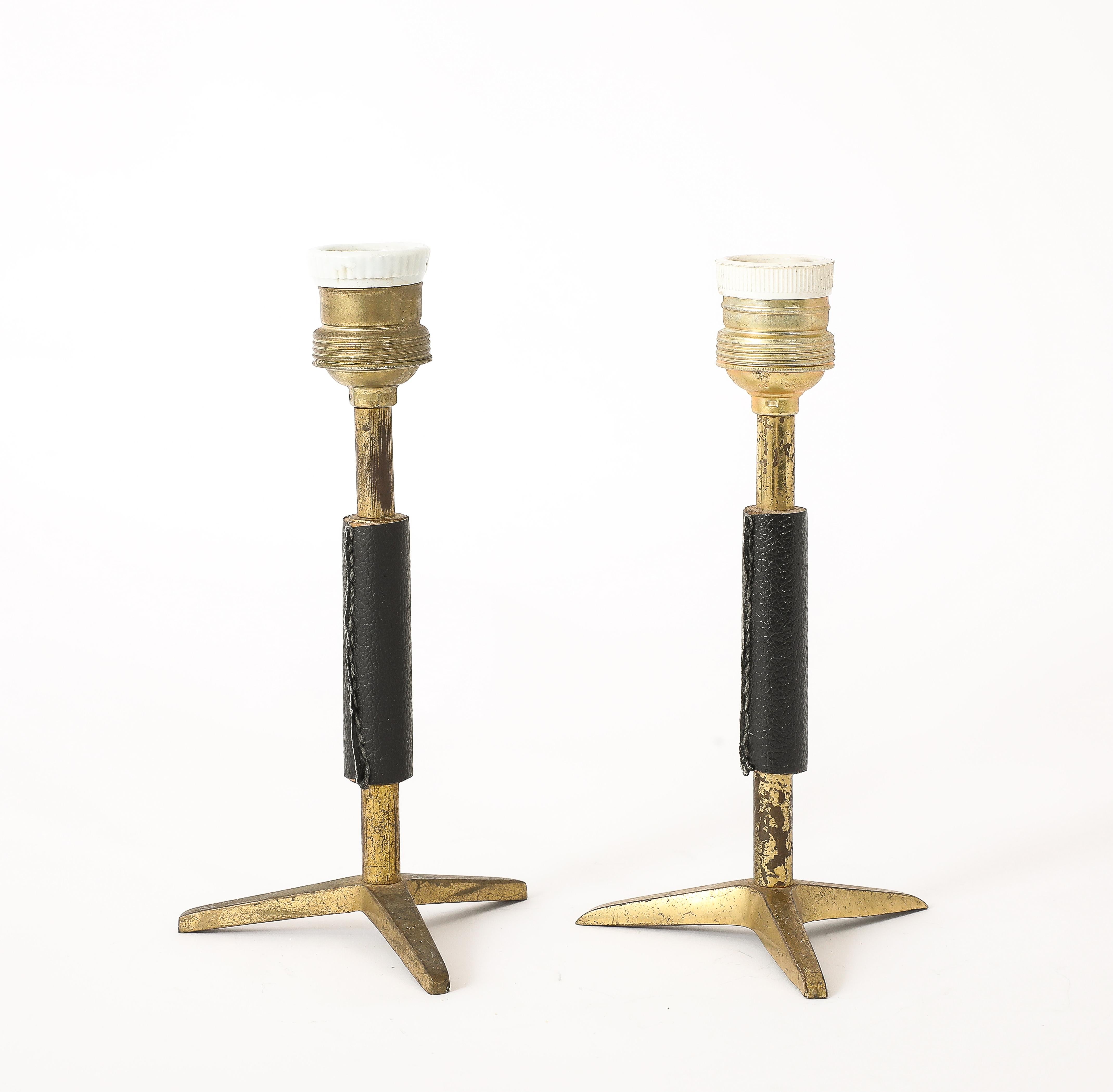 Tischlampen aus Messing mit Leder umwickelt, Frankreich 1960er Jahre im Angebot 6