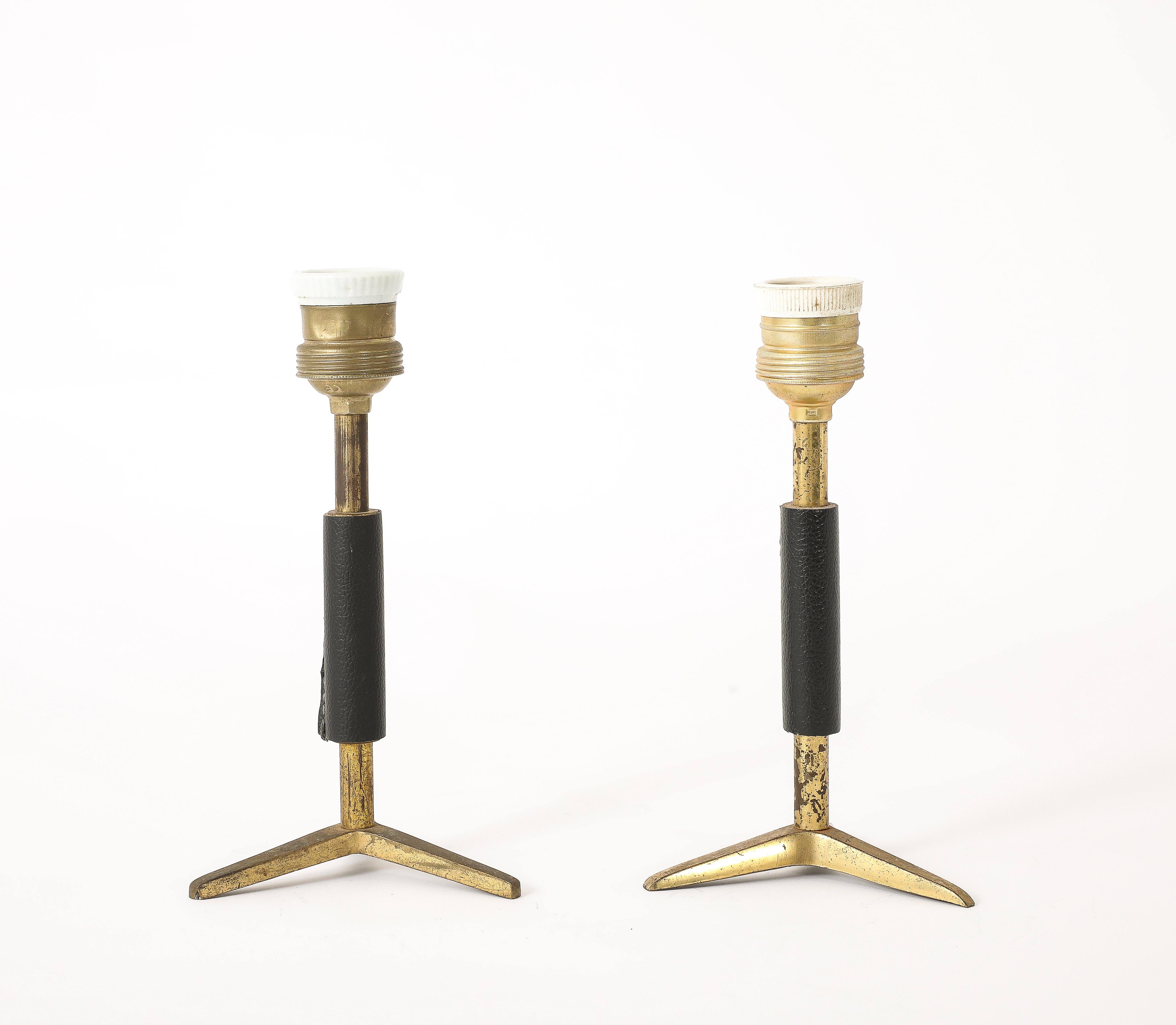 Tischlampen aus Messing mit Leder umwickelt, Frankreich 1960er Jahre (20. Jahrhundert) im Angebot