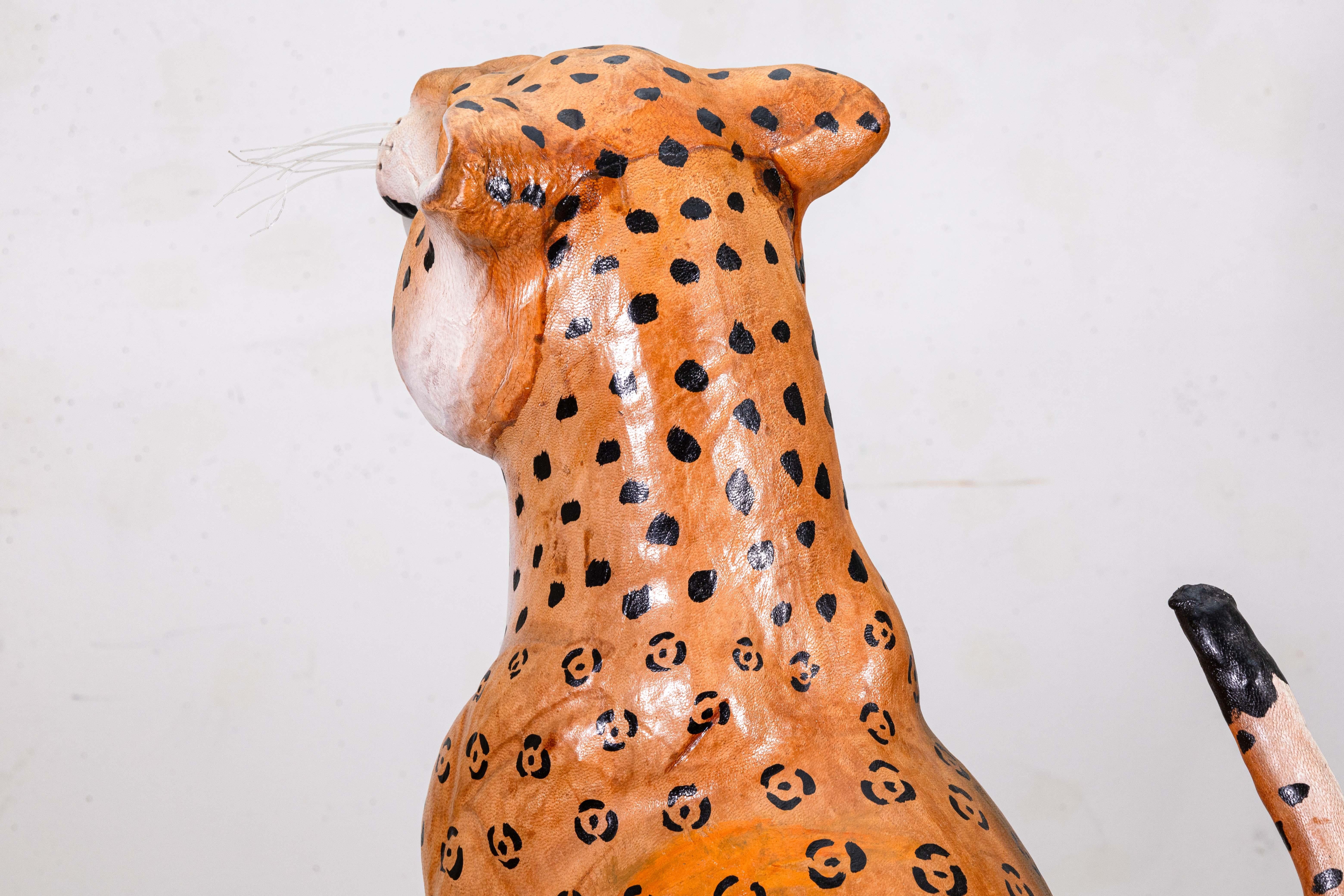 Gatto Ghepardo Vintage Scultura Statua Avvolta in Pelle Hand Made in vendita 2