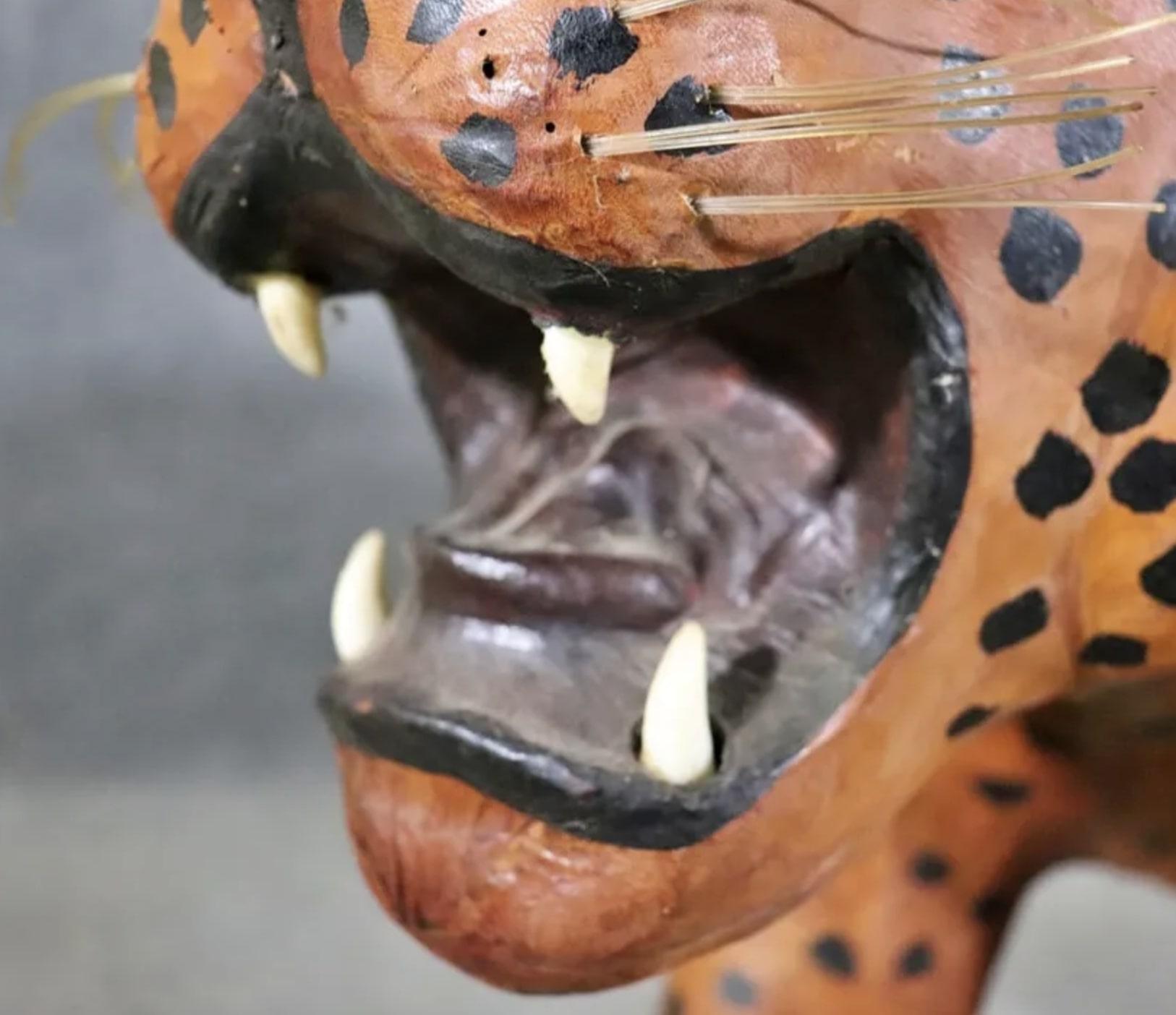 Leopardo avvolto in pelle in vendita 4