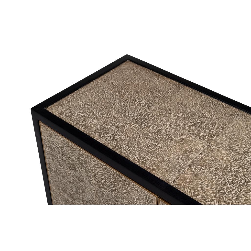 Credenza moderna de mediados de siglo forrada en piel Siglo XXI y contemporáneo en venta