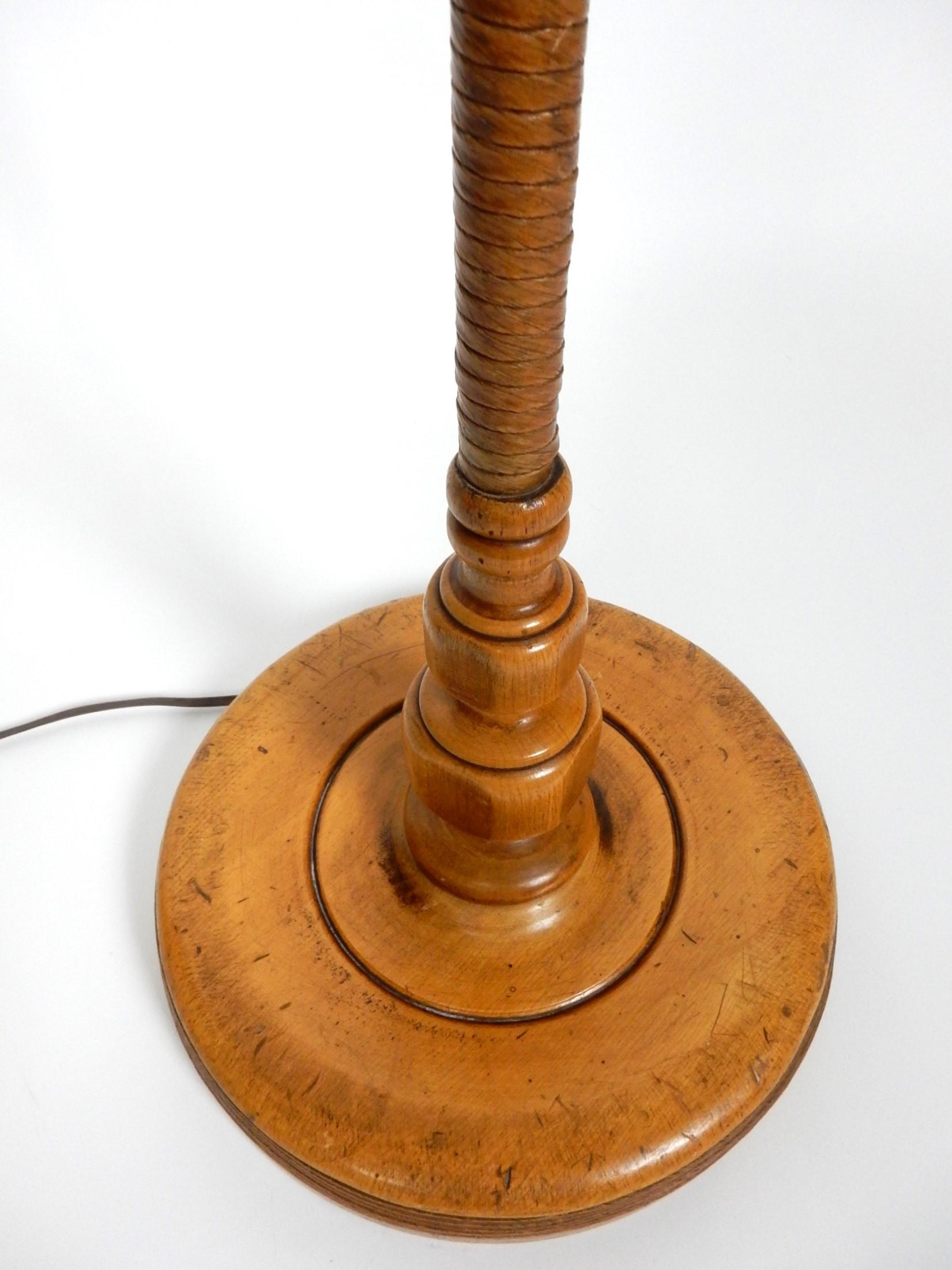 Leather Wrapped Oak Floor Lamp 1940's California Mission Monterey In Good Condition For Sale In Las Vegas, NV