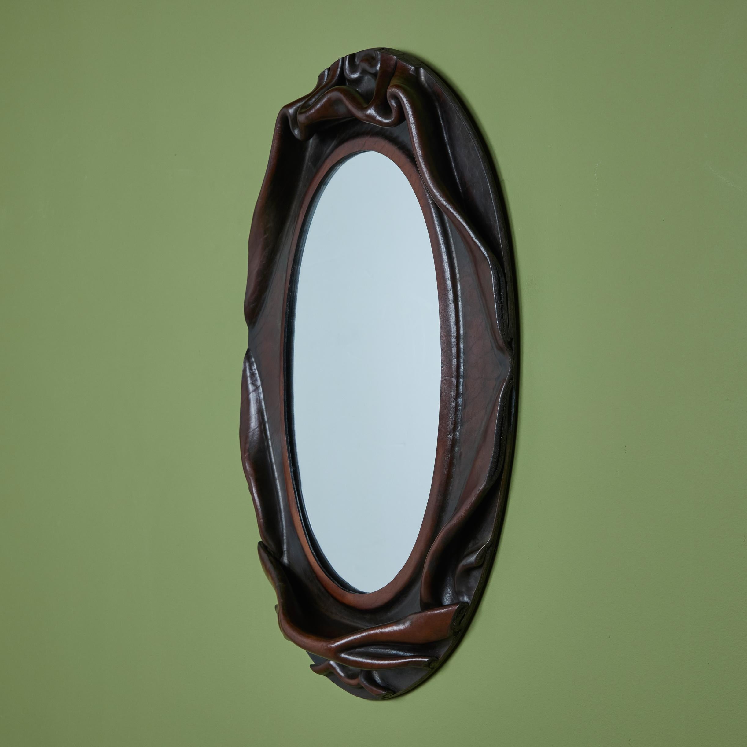 Mid-Century Modern Miroir mural ovale gainé de cuir en vente