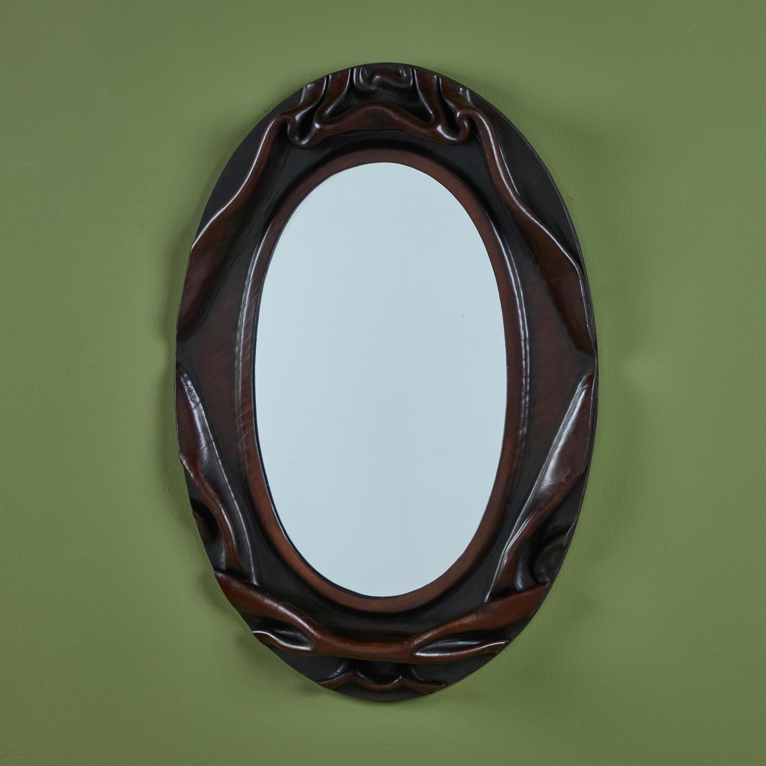 Cuir Miroir mural ovale gainé de cuir en vente
