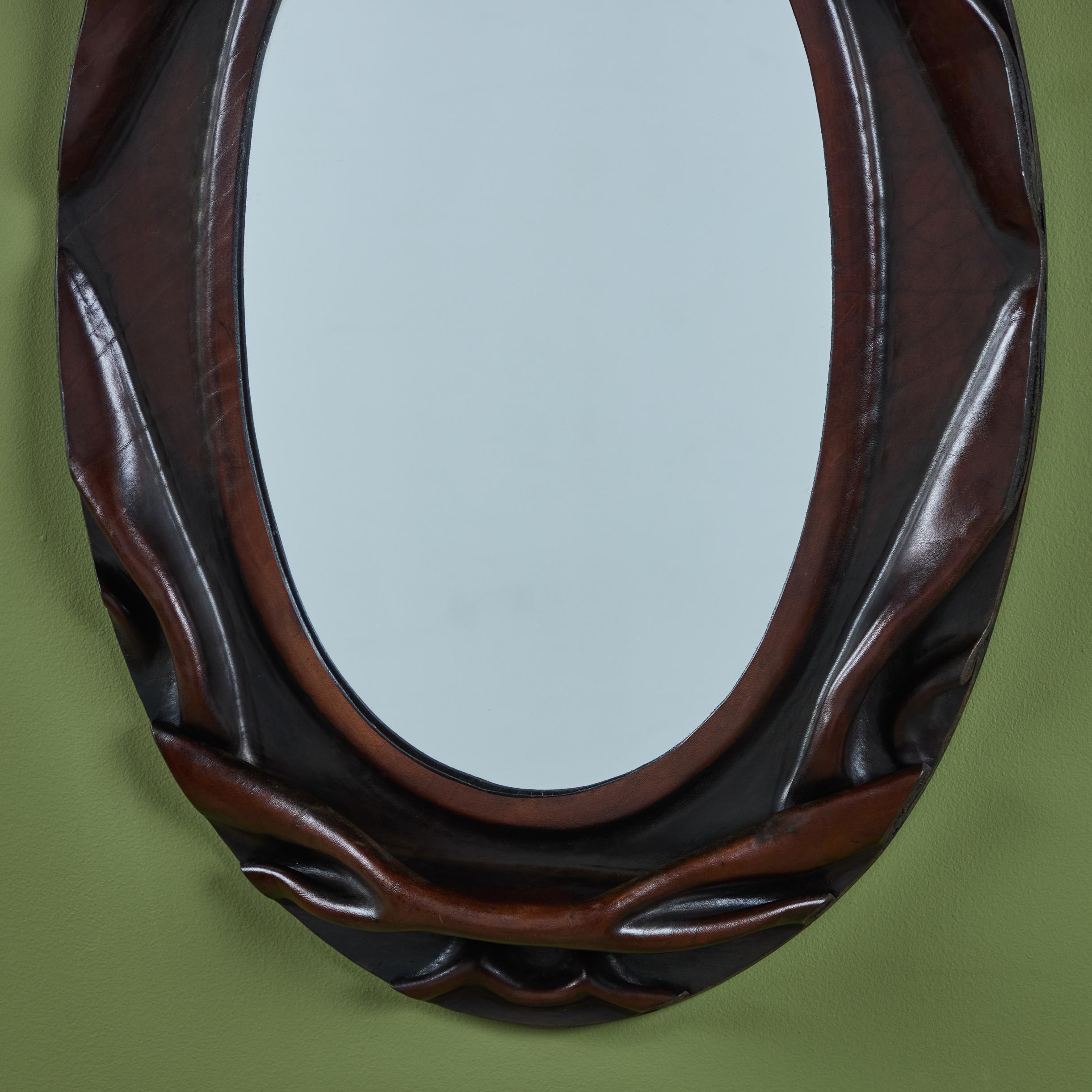 Miroir mural ovale gainé de cuir en vente 2