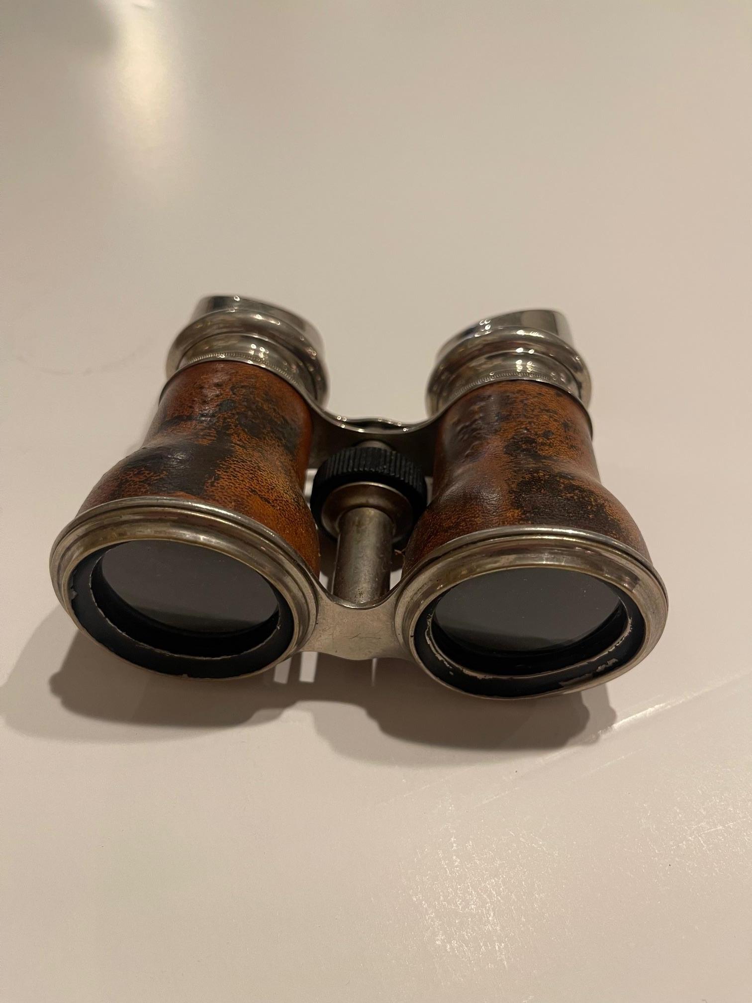 Französische Binoculars mit Lederumwicklung „Paris Jockey Club“ aus dem späten 19. Jahrhundert im Angebot 2