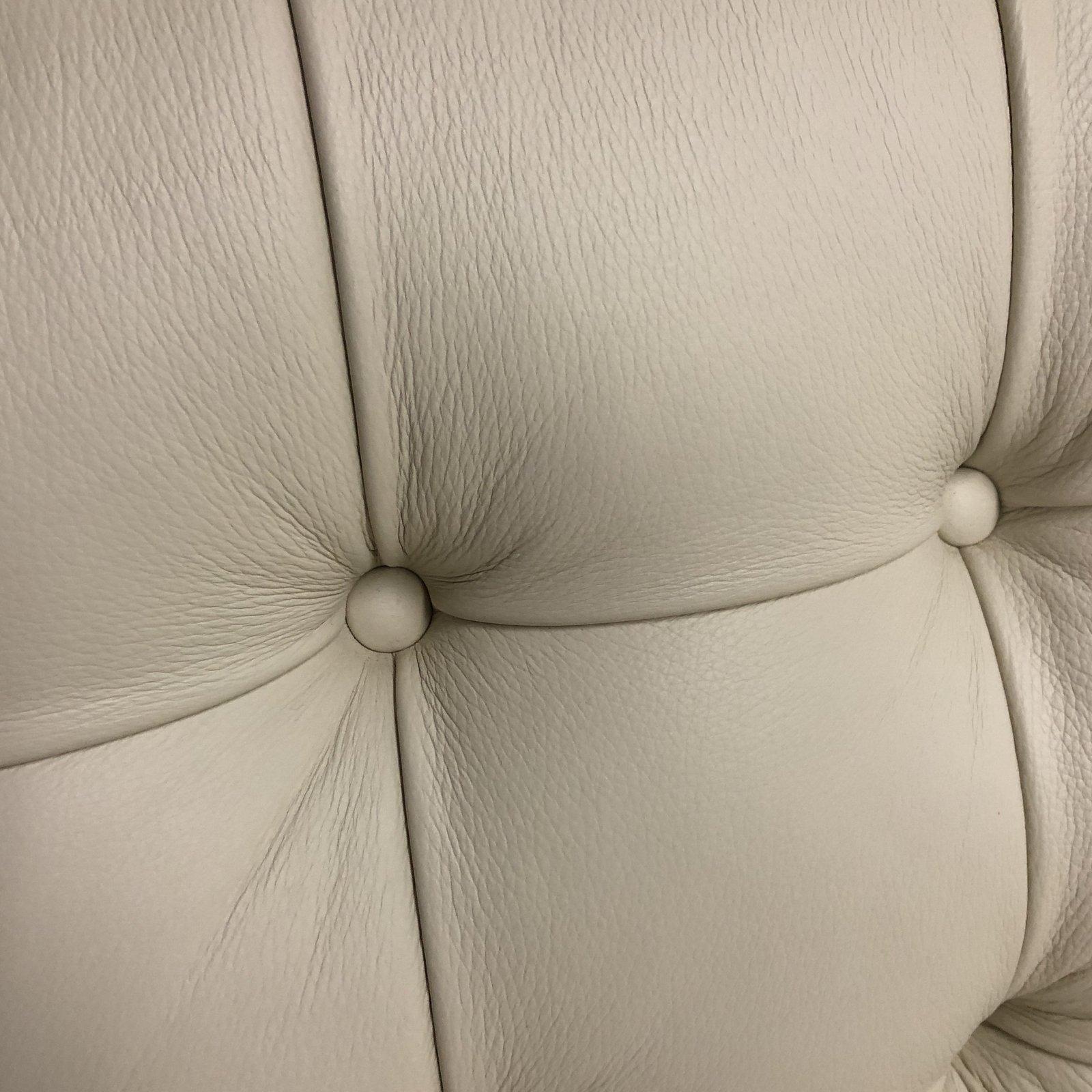 Leathercraft 1410 Harper White Leather Sofa In Good Condition For Sale In San Francisco, CA