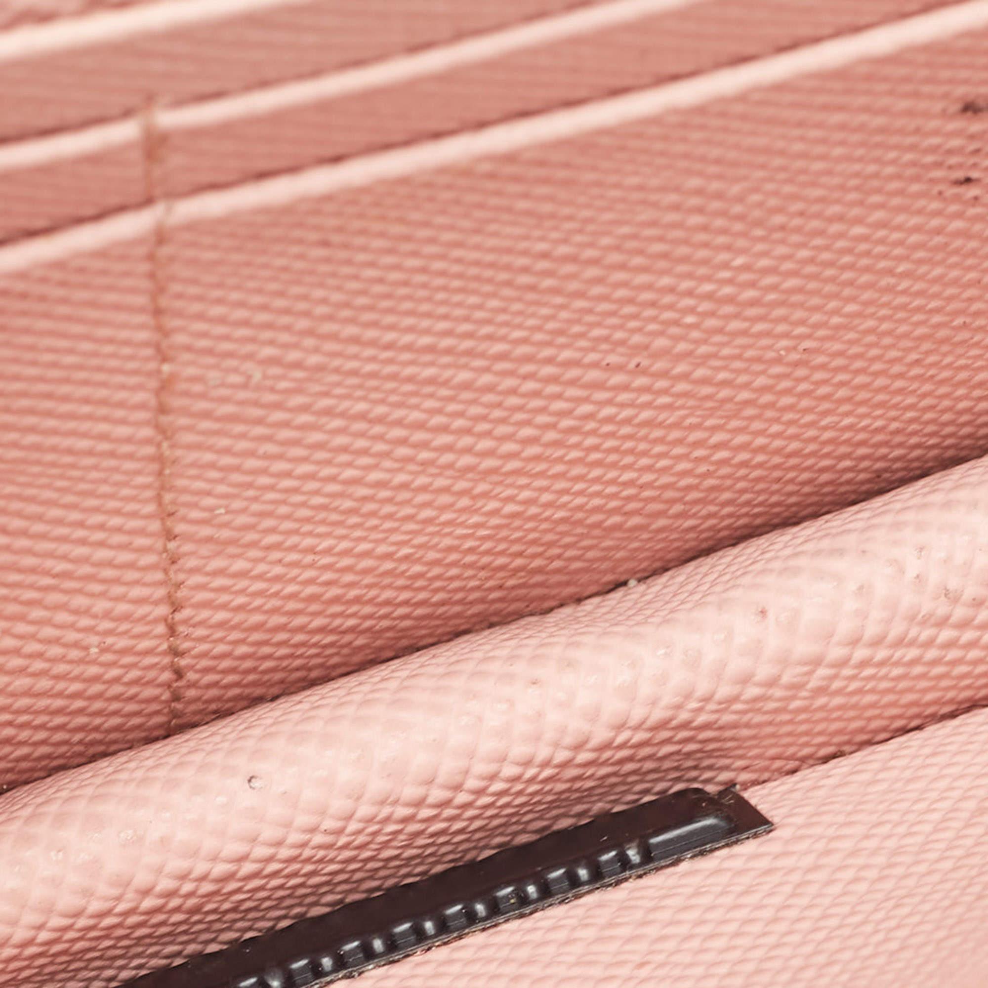 LeatherPrada Pink Saffiano Cuir Leather Wallet On Chain In Good Condition In Dubai, Al Qouz 2
